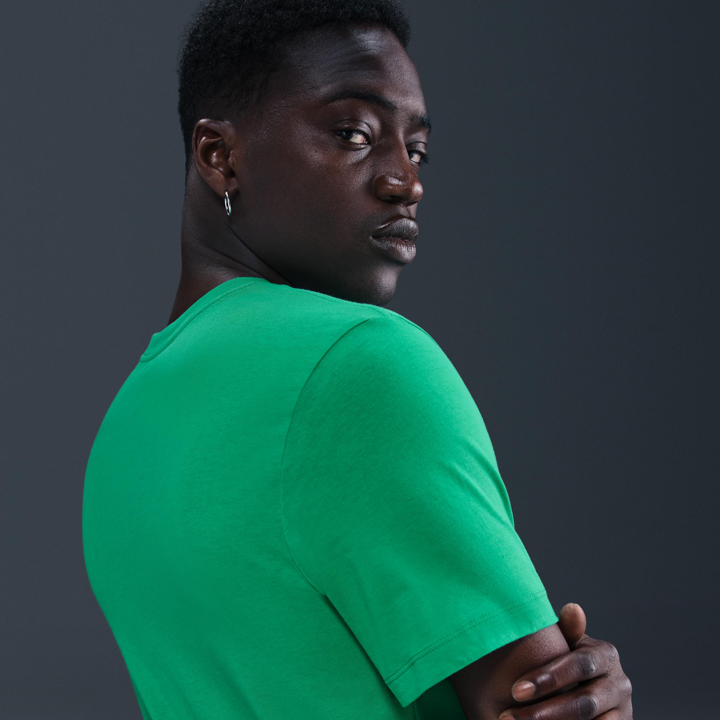 Mens Nike Sportswear T-Shirt | AR5004-324 Product Image