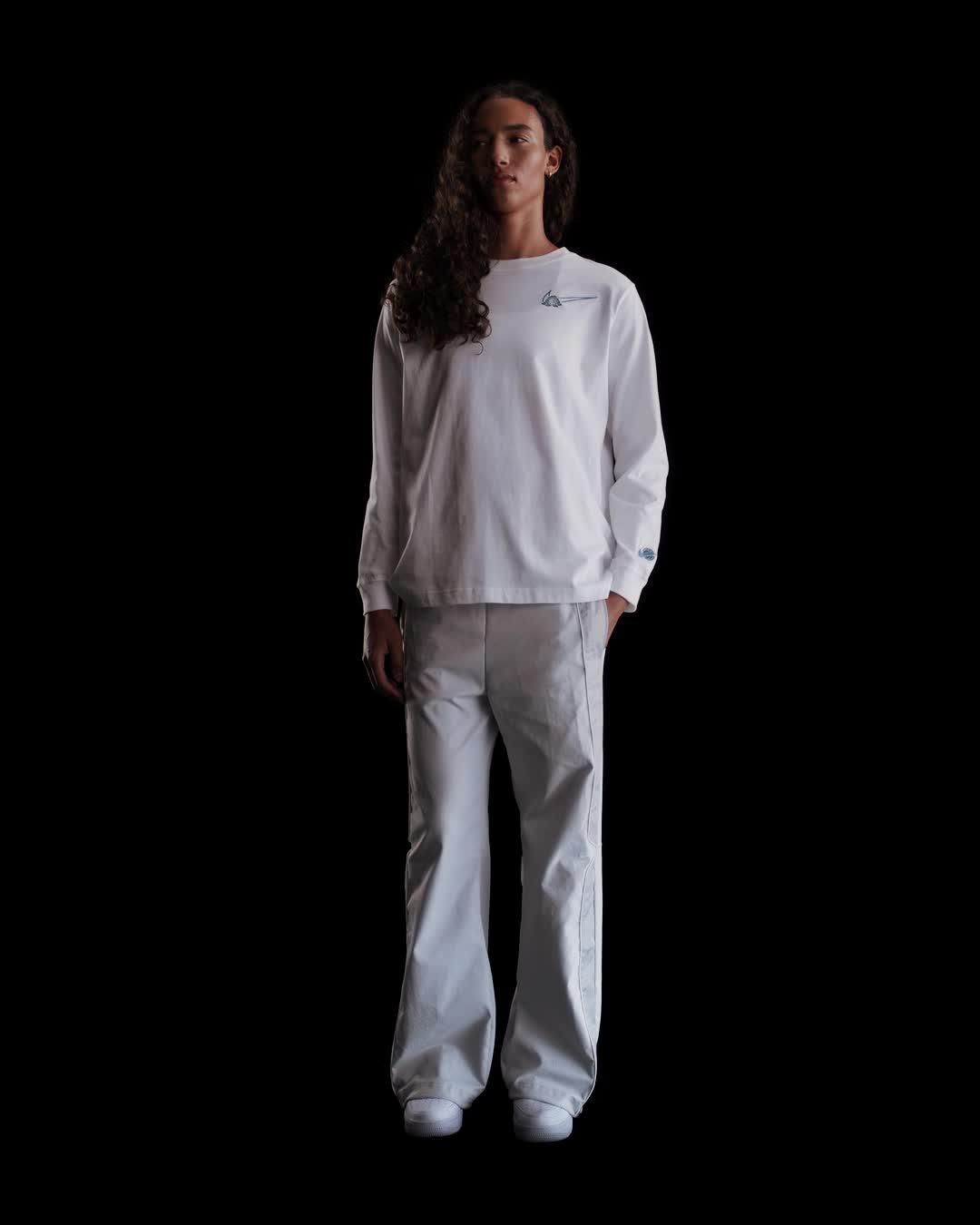 Nike Women's Long-Sleeve Graphic Basketball T-Shirt Product Image