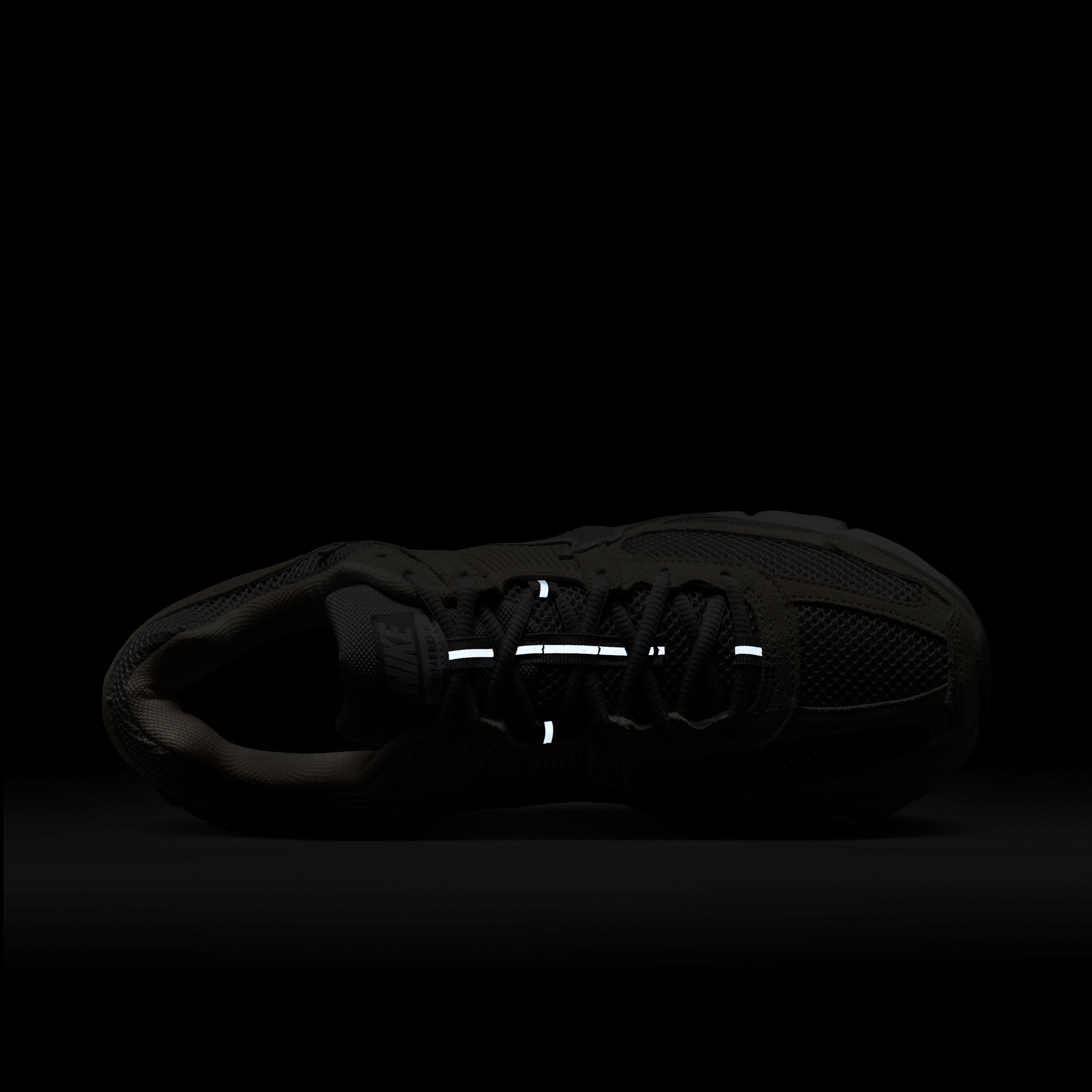 Nike Mens Zoom Vomero 5 Shoes | HF1553-101 Product Image