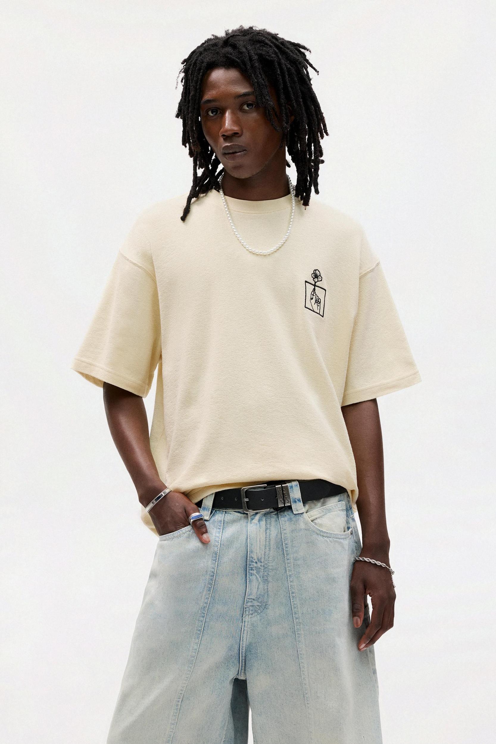 White T-shirt with embroidery Product Image