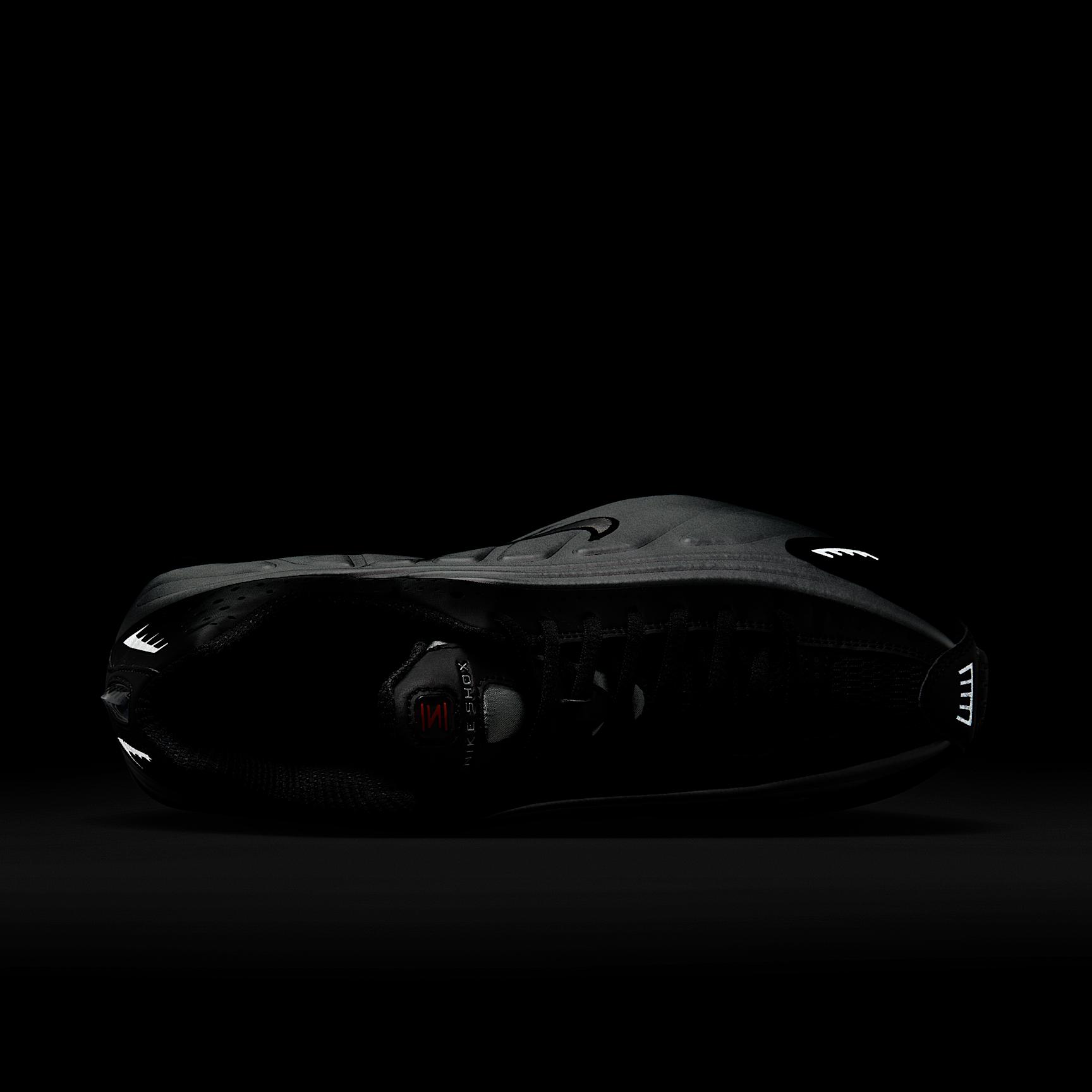 Nike Women's Shox R4 Shoes Product Image