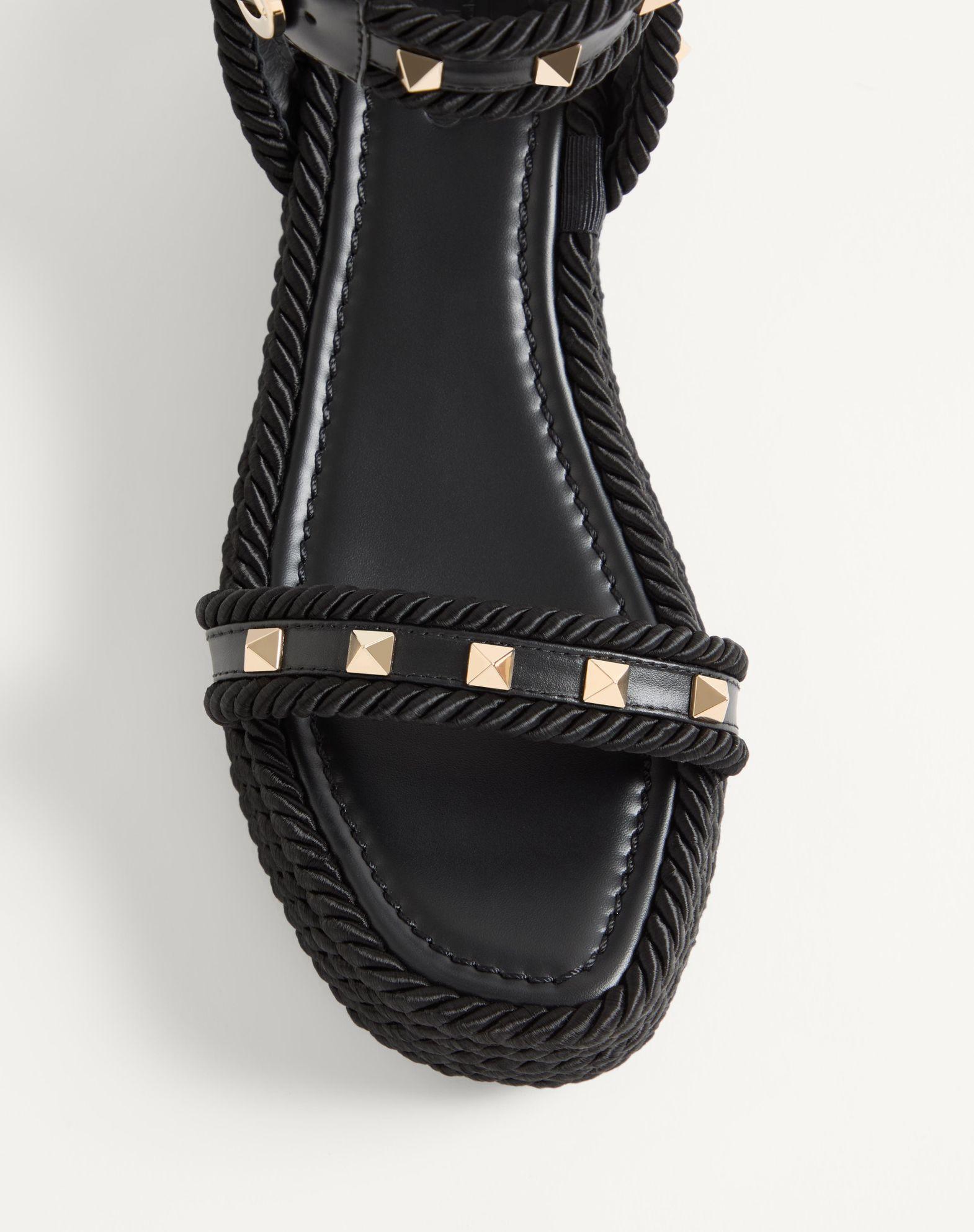 Rockstud Flatform Sandal In Calfskin 45Mm Product Image