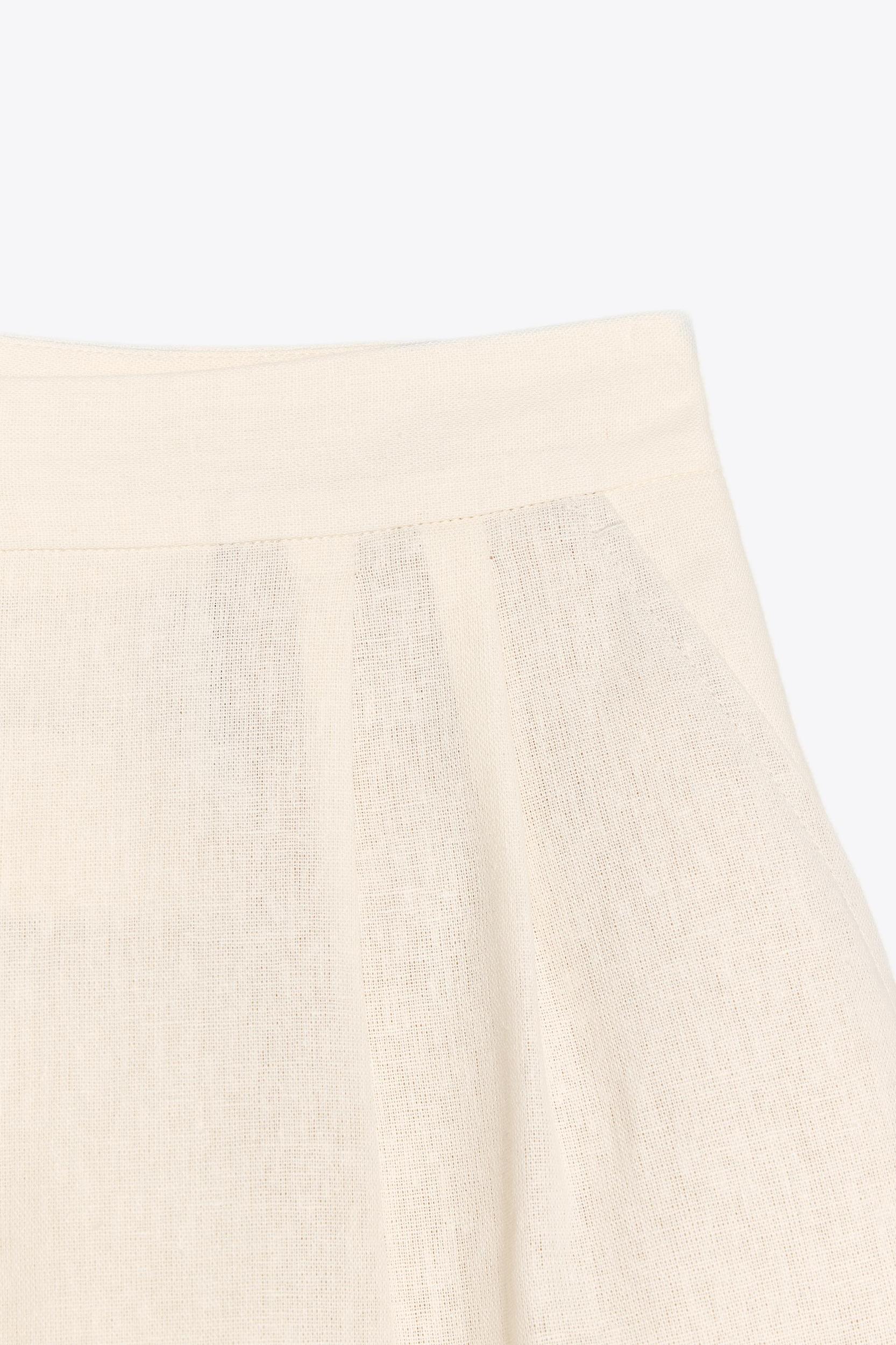 LINEN PLEATED BERMUDA SHORTS Product Image