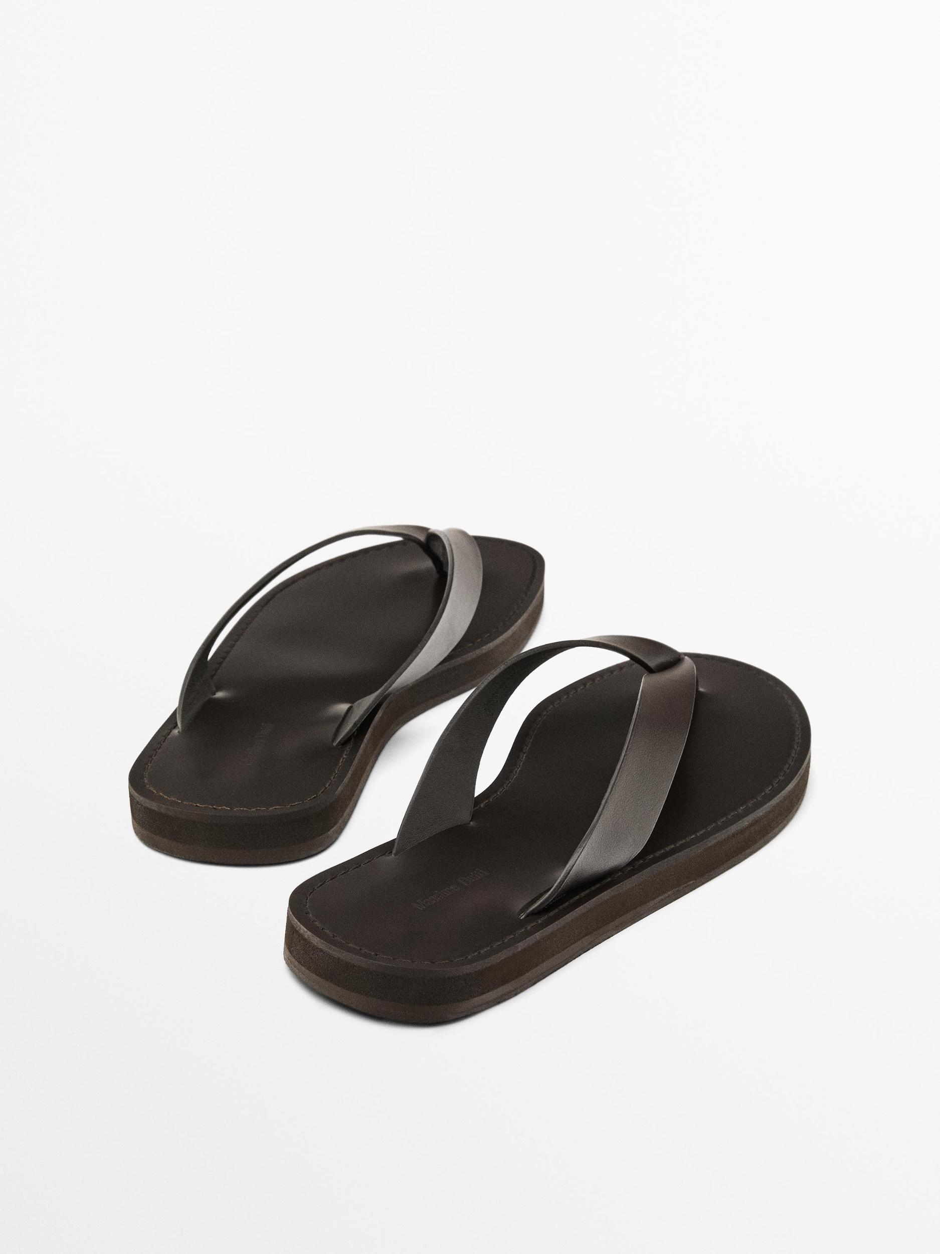 Leather sandals with toe divider Product Image