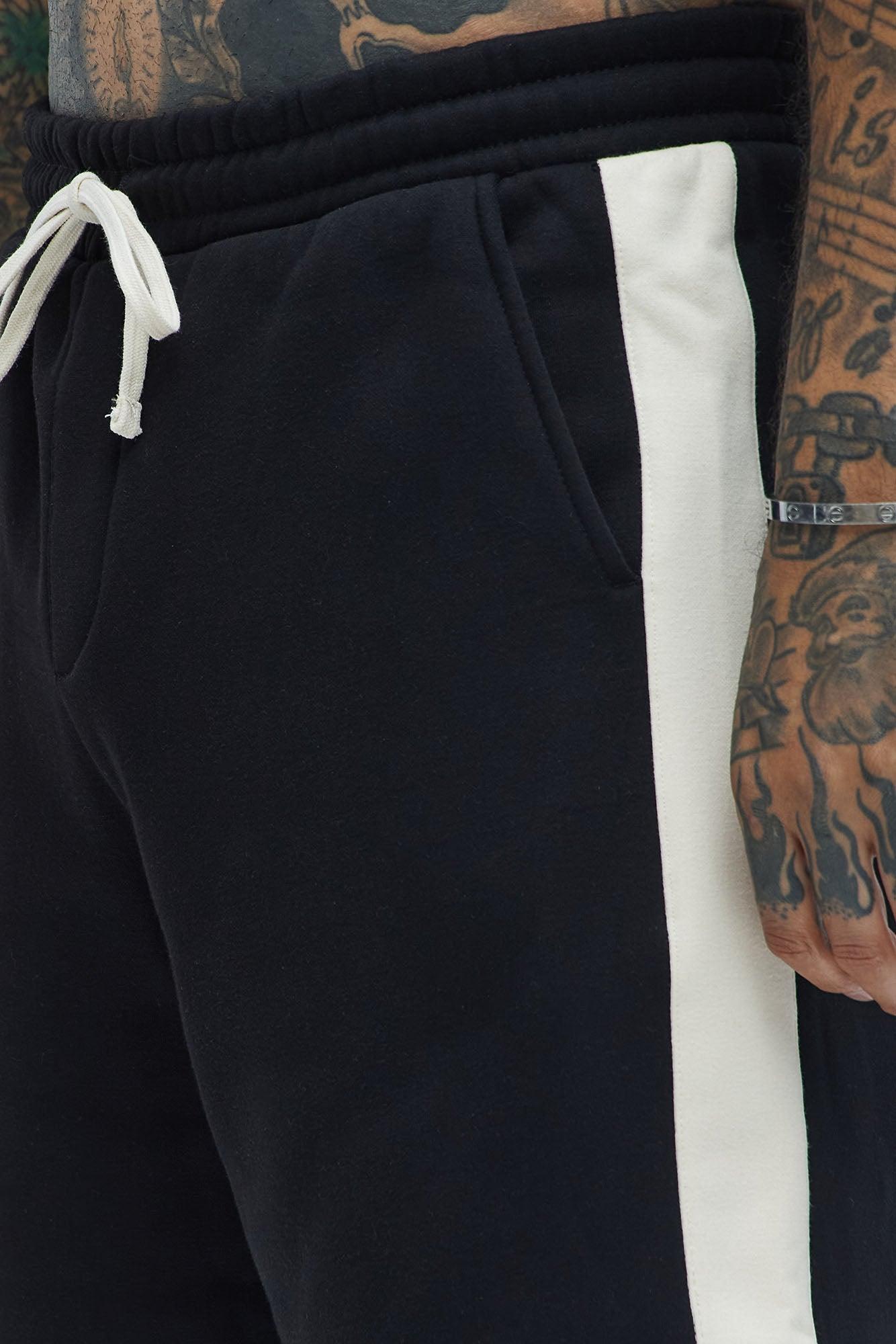 Tyson Oversized Heavyweight Striped Shorts - Black Product Image