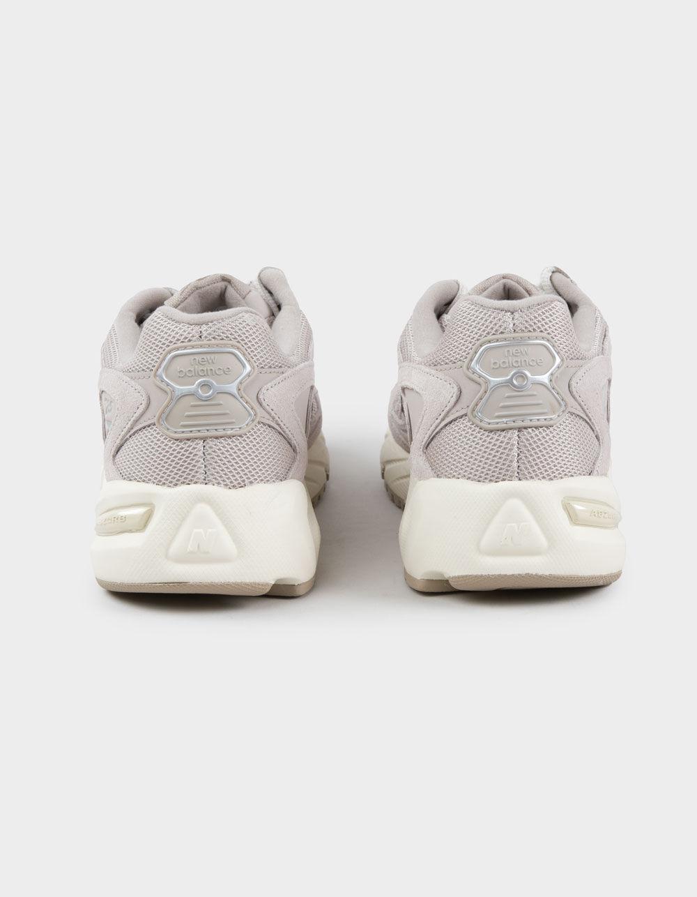 NEW BALANCE 725V1 Shoes - MUSHROOM Product Image