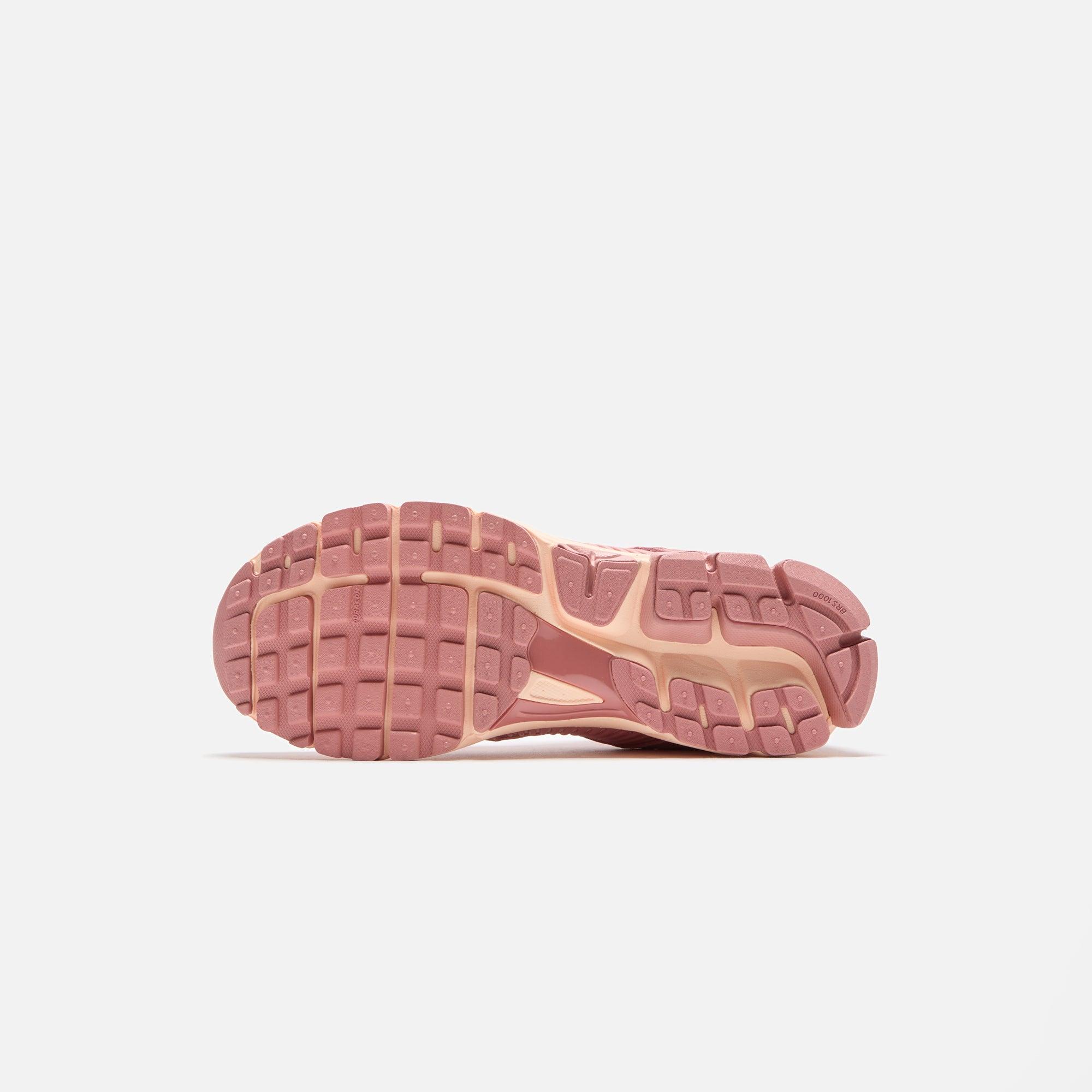 Nike Zoom Vomero 5 Sde - Red Stardust / Crimson Tint / Metallic Platinum Male Product Image