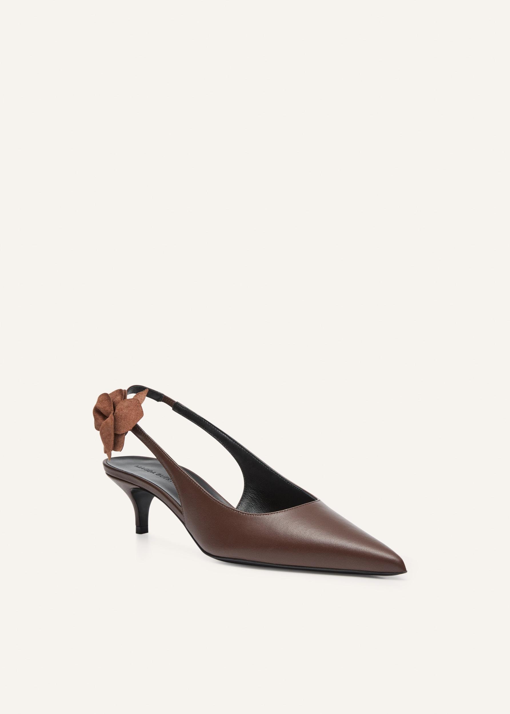 Slingback rose kitten heels in brown leather Product Image