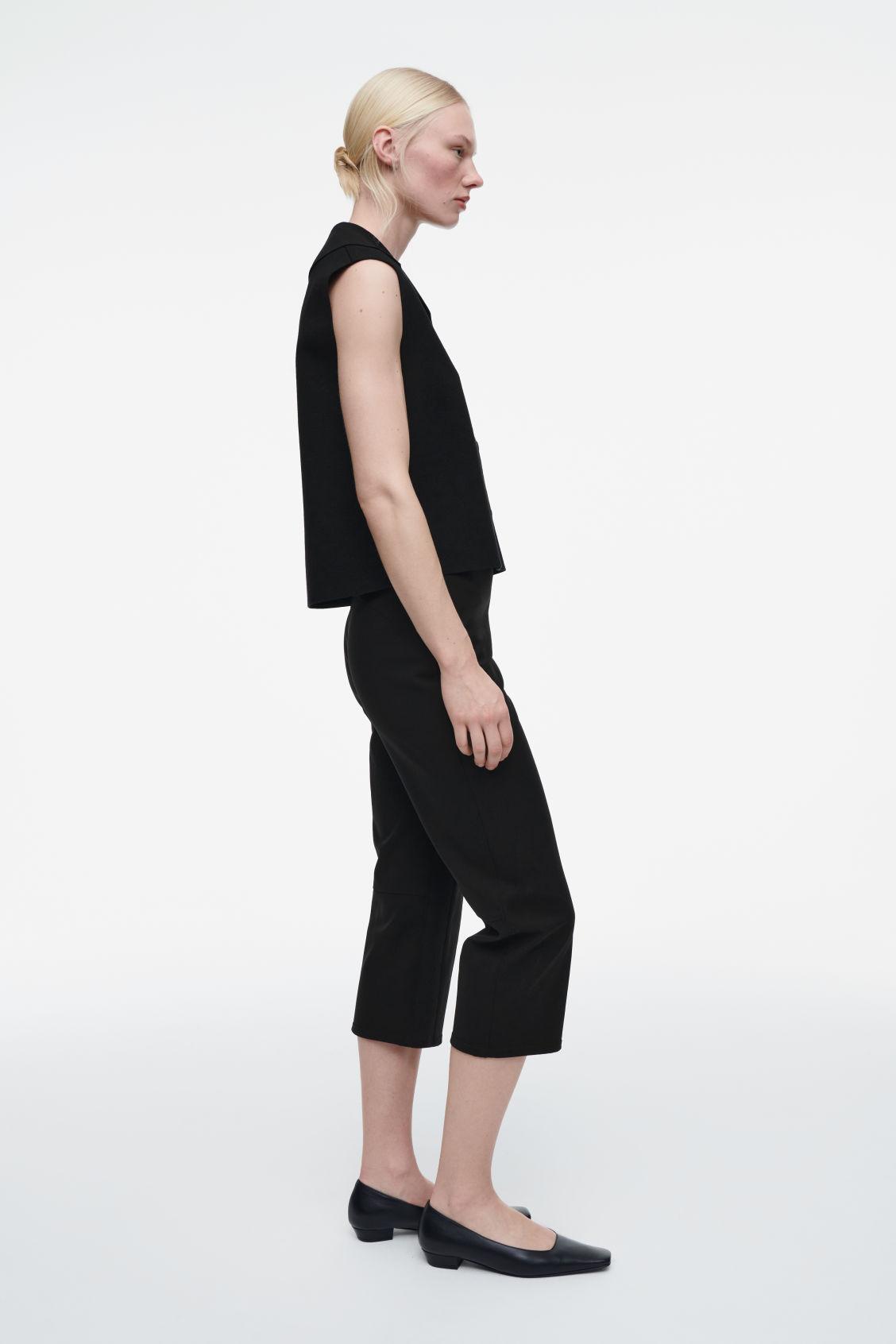 COLLARED KNITTED VEST Product Image