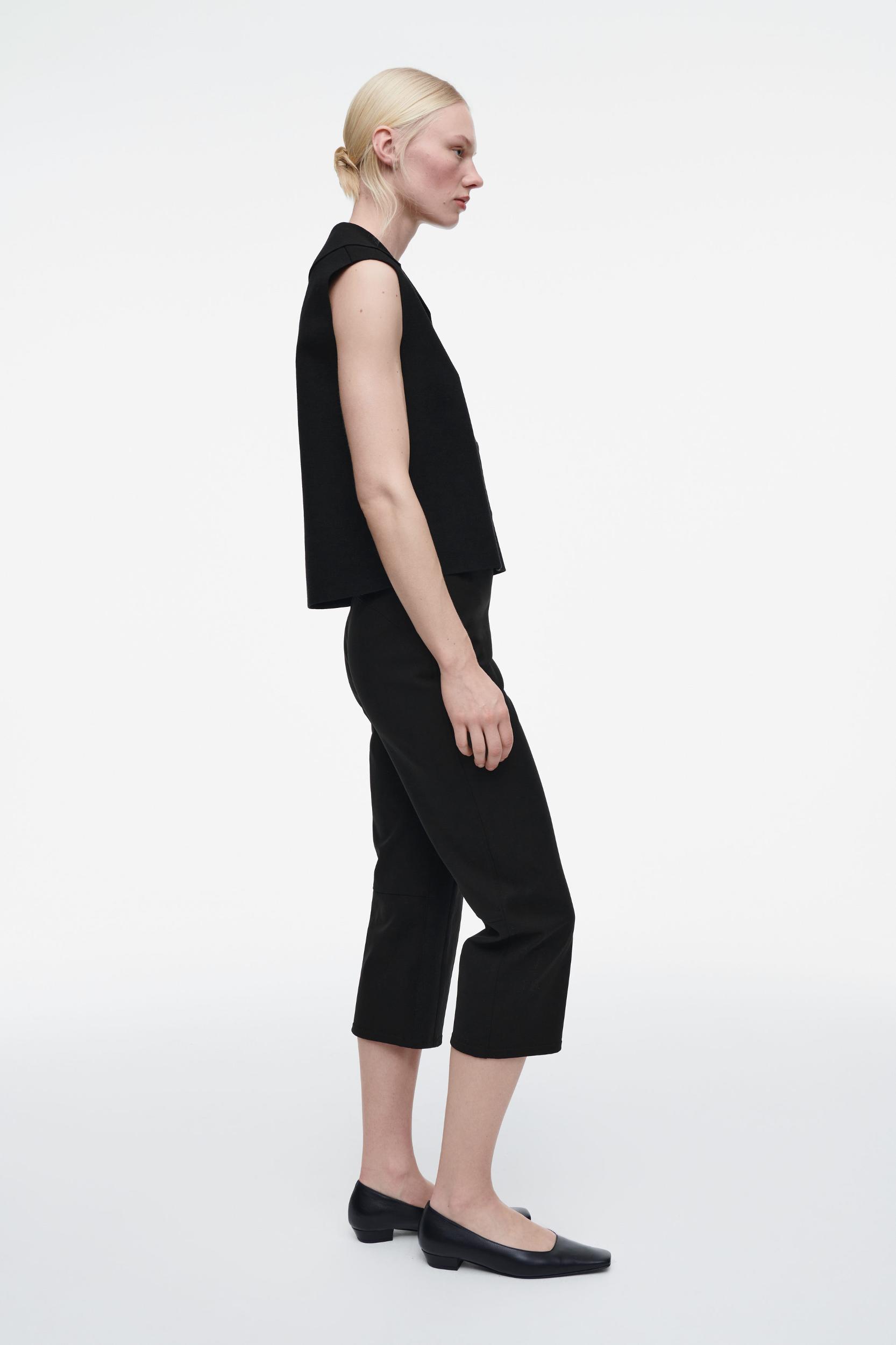 COLLARED KNITTED VEST Product Image