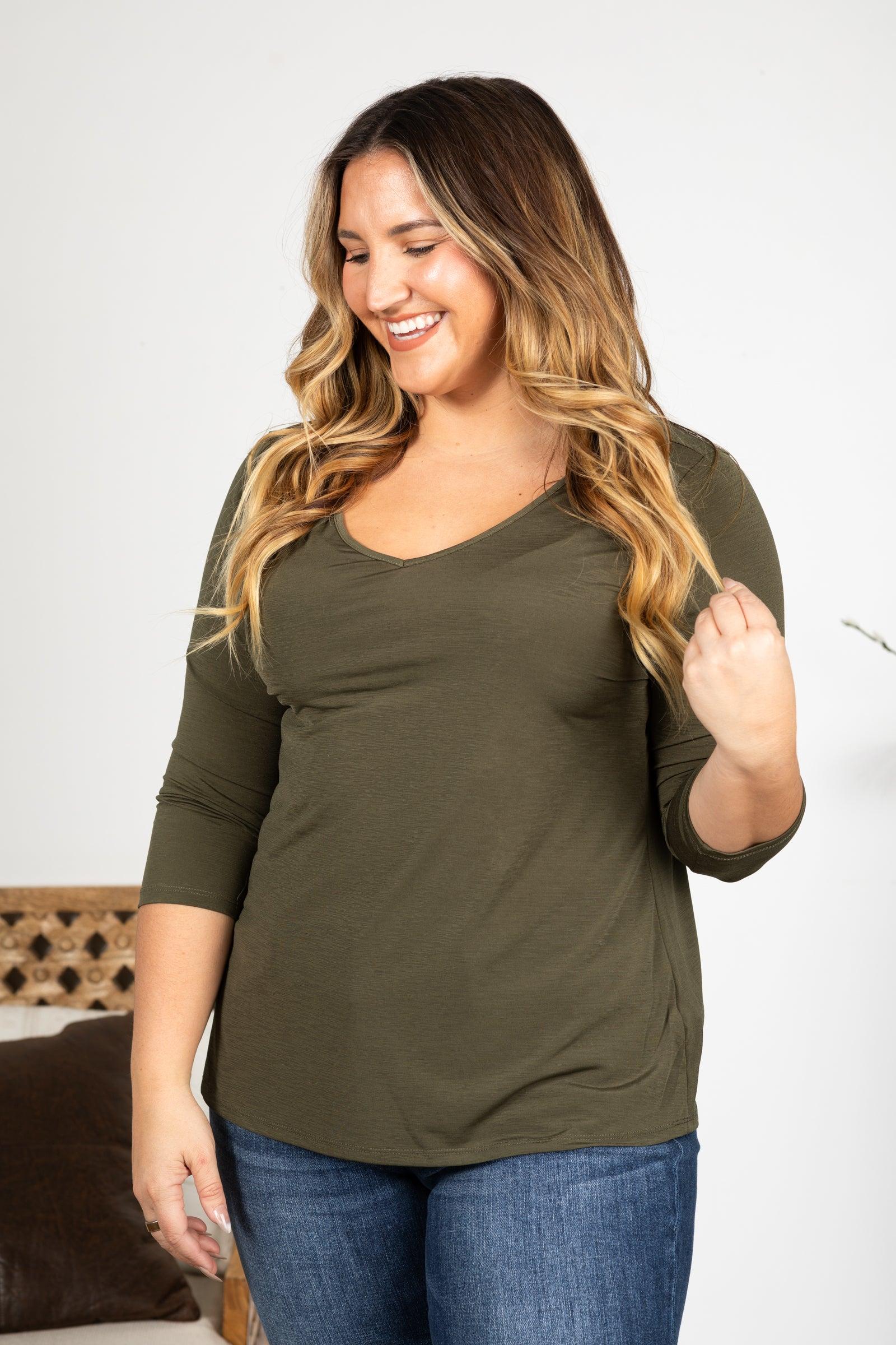 Solid Wrinkle Free V-Neck 3/4 Sleeve Knit Top Product Image