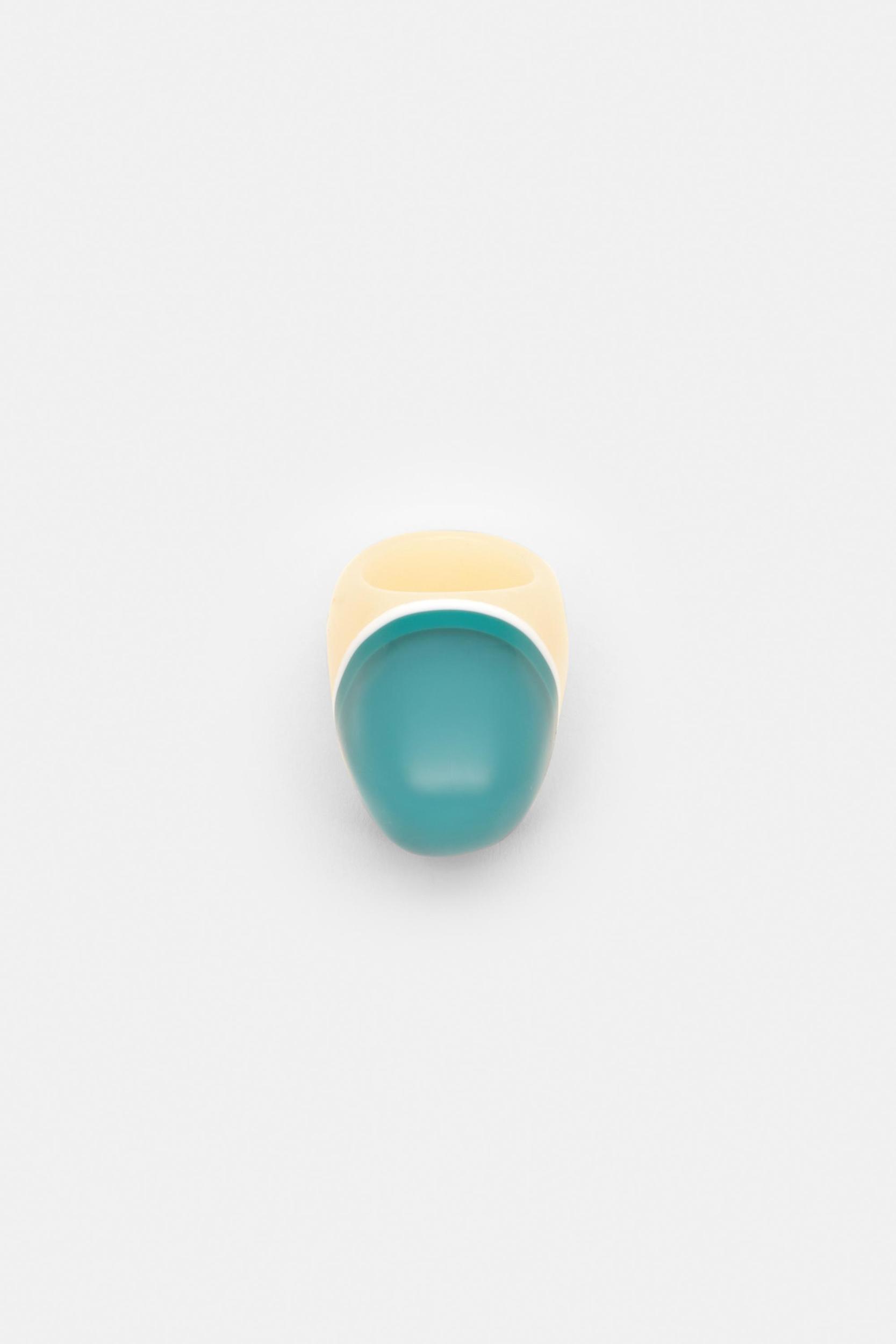 Oval resin ring Product Image