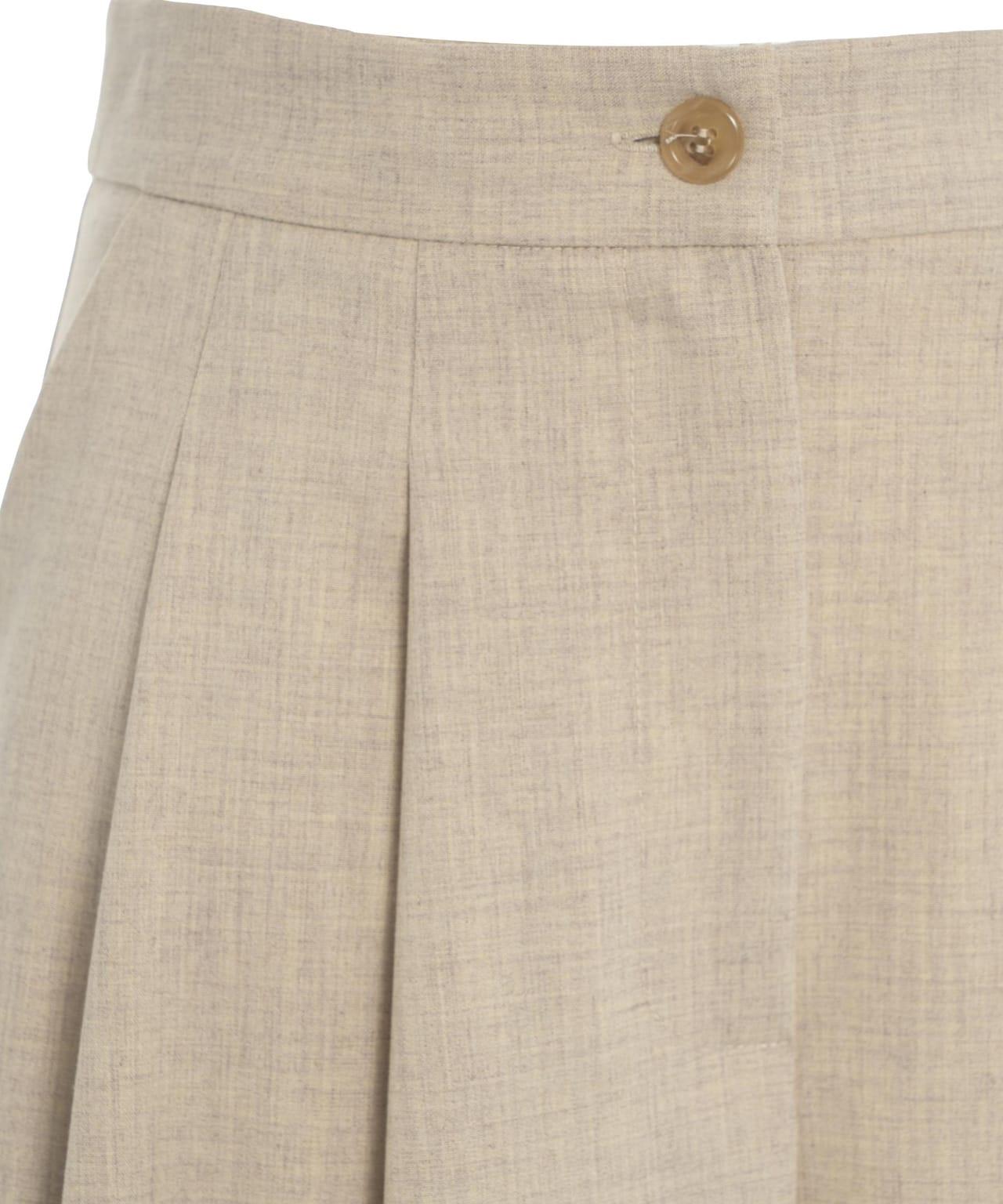 Bermudas with pleats Product Image