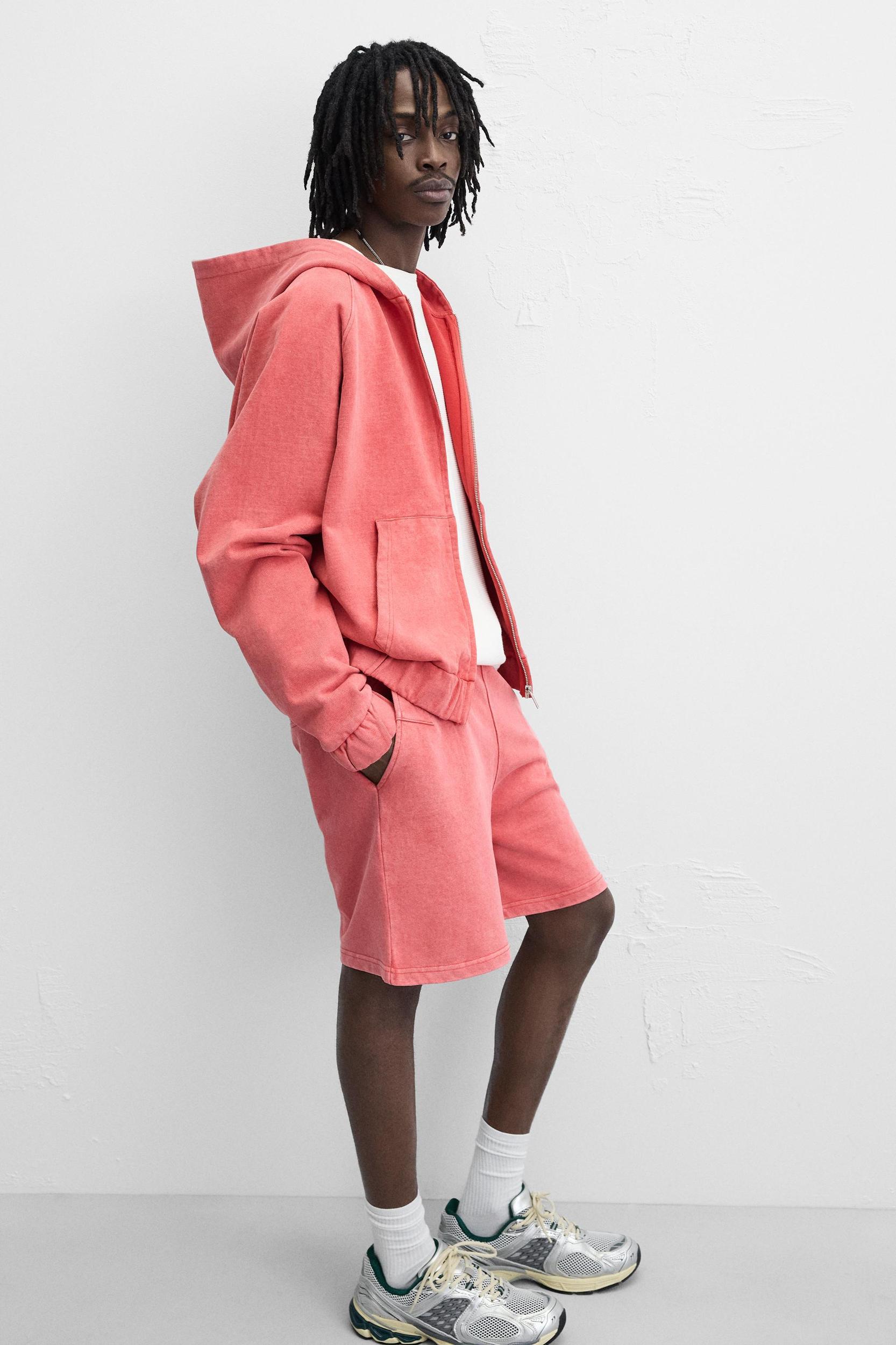 RELAXED FIT JOGGER SHORTS Product Image