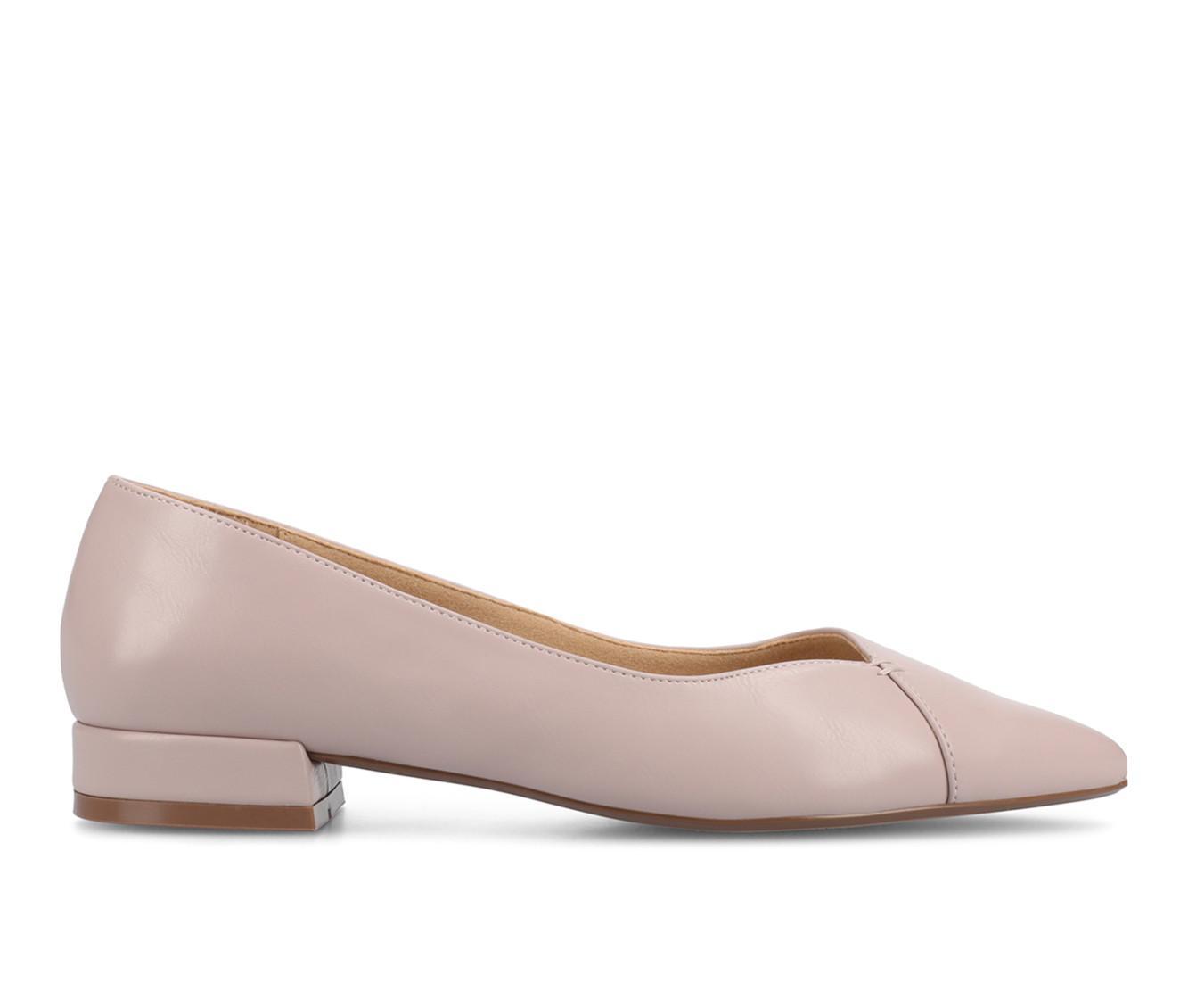 Women's Journee Collection Carmin Flats Product Image