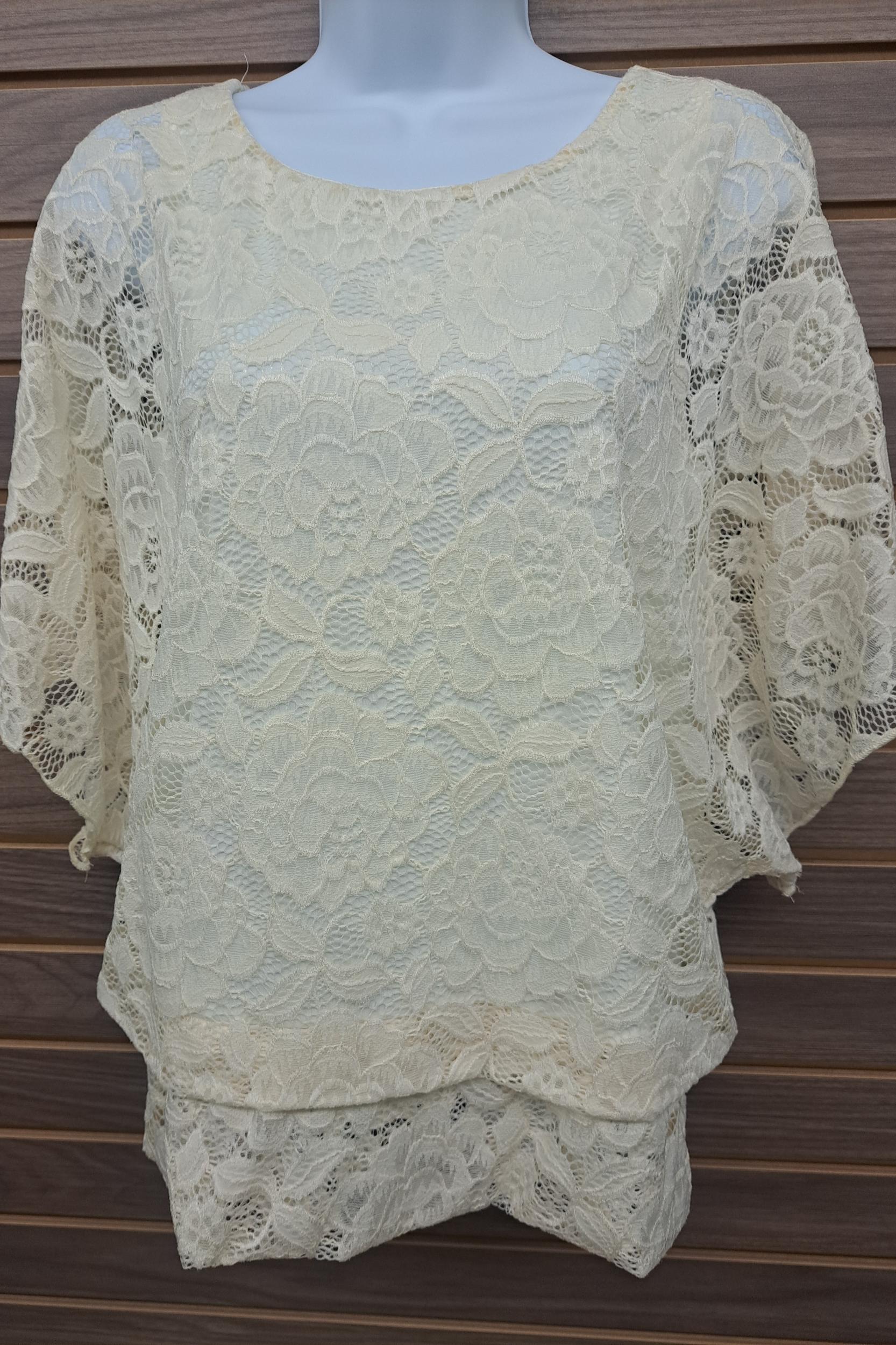 Kimono sleeve lace top w/ undershirt Product Image
