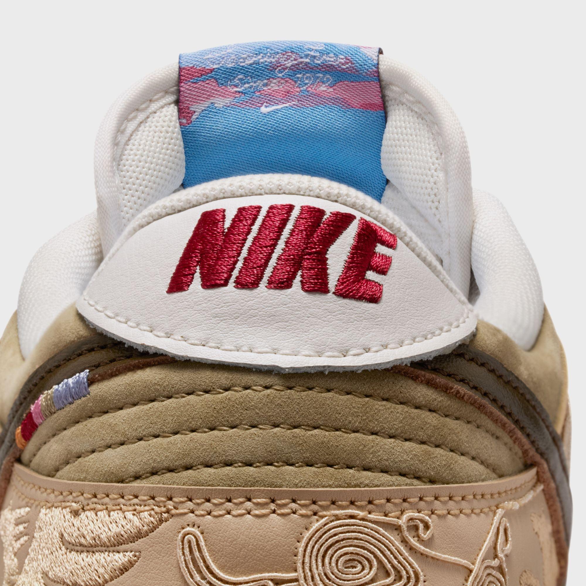Nike Dunk Low SE - Linen / Phantom / Neutral Olive / Dark Hazel Male Product Image