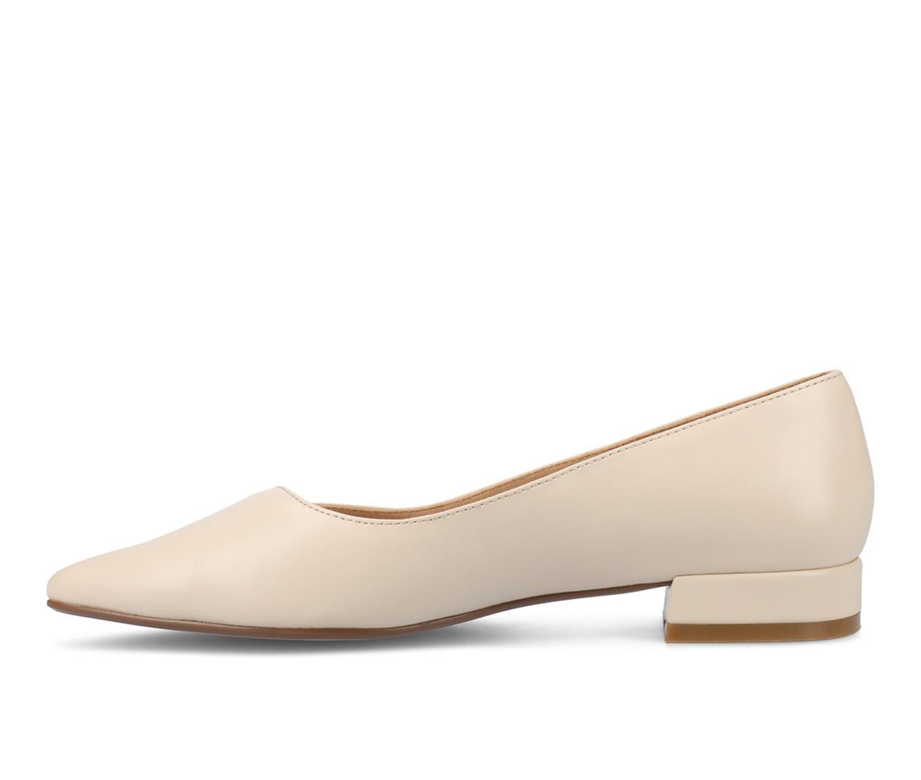 Women's Journee Collection Carmin Flats Product Image