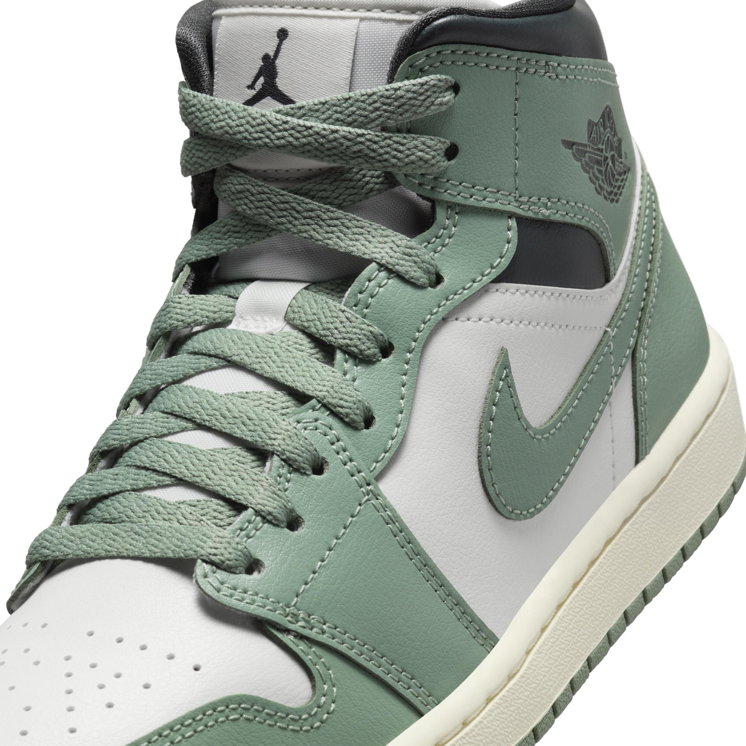 Women's Air Jordan 1 Mid Shoes Product Image