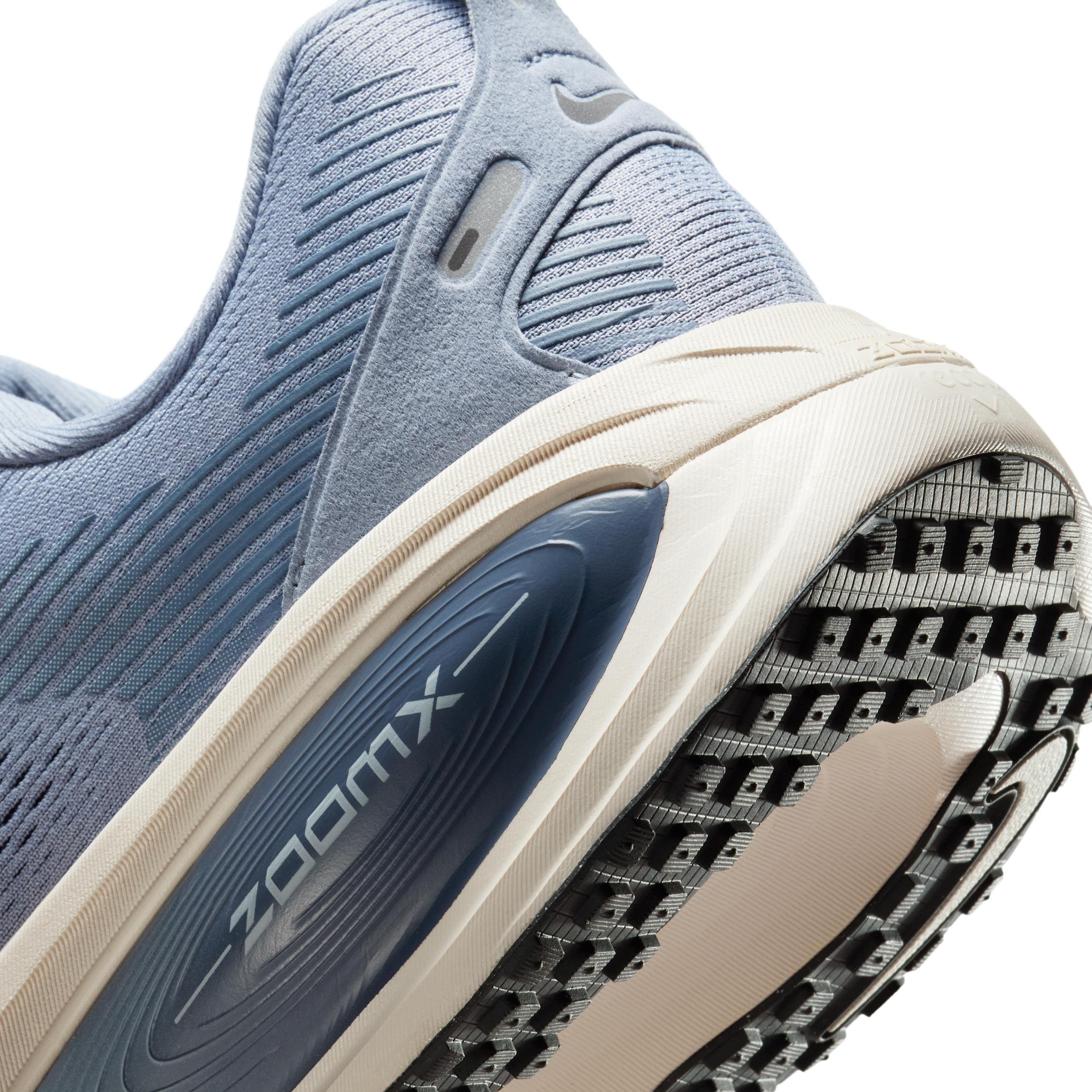 Nike Men's Vomero 18 Road Running Shoes (Extra Wide) Product Image