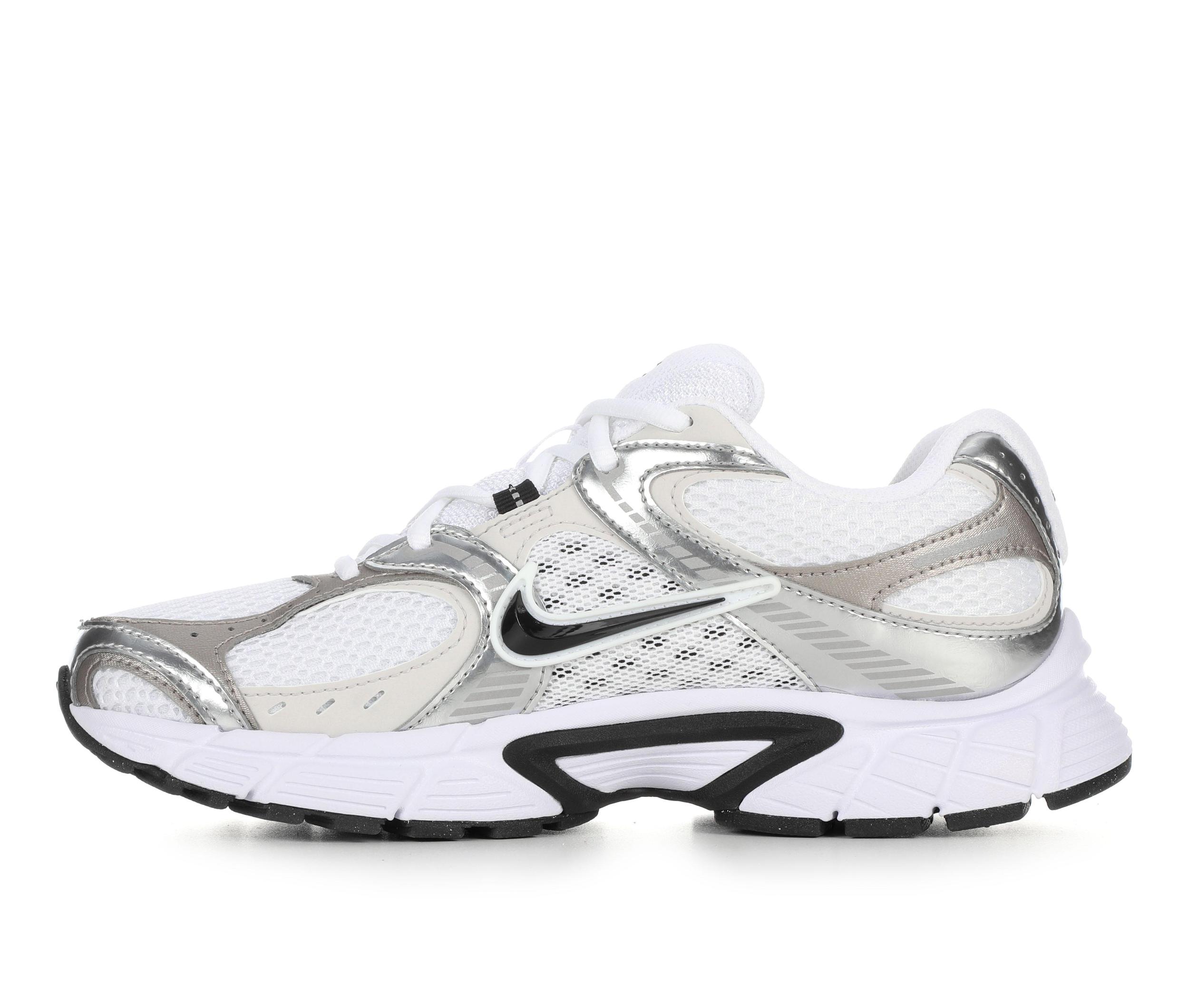 Women's Nike V5 RNR Sneakers Product Image