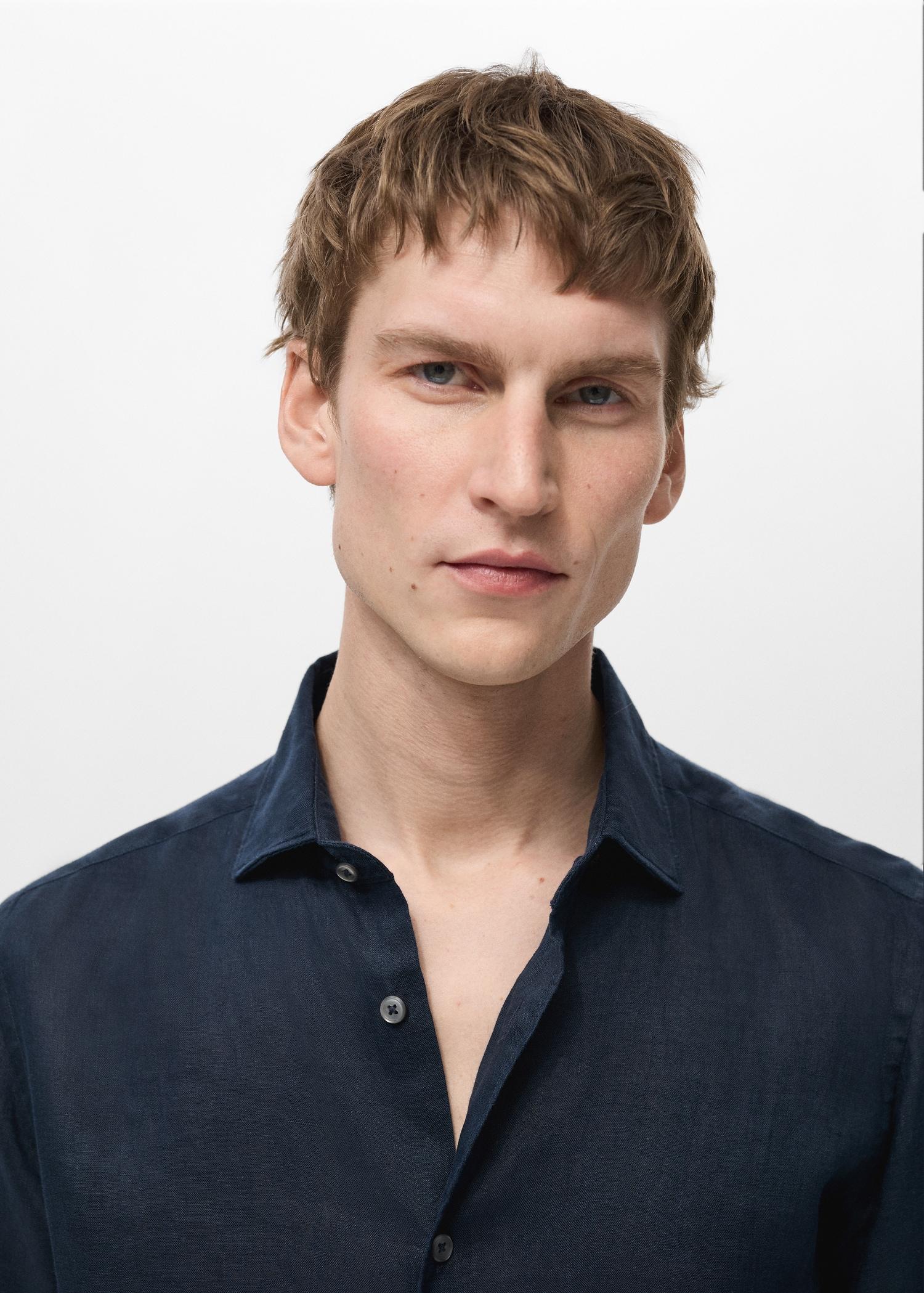 100% linen slim-fit shirt - Men | MANGO USA Product Image