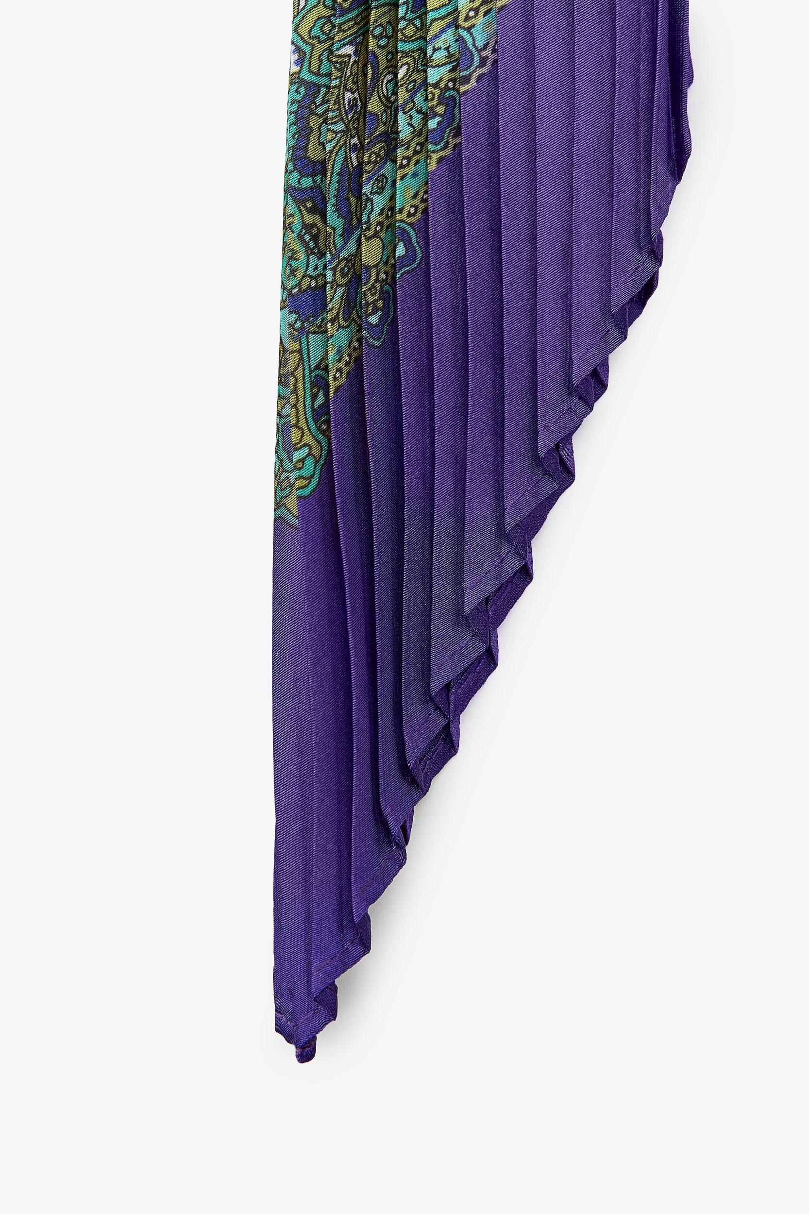 PLEATED PRINT BANDANA Product Image