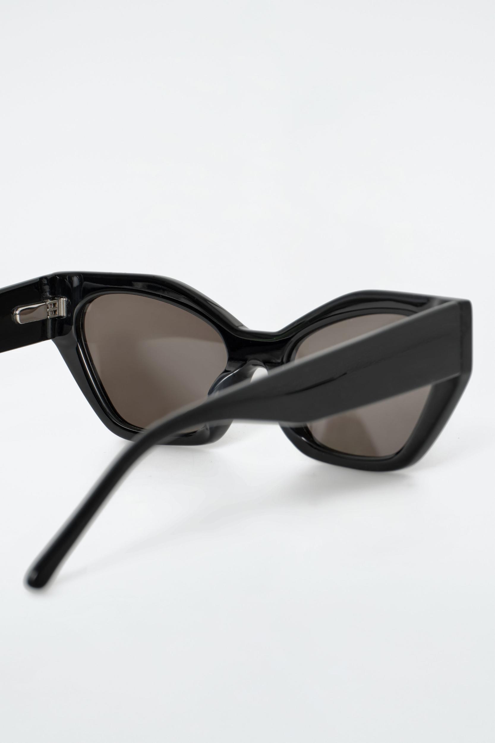 ANGULAR CAT-EYE SUNGLASSES Product Image