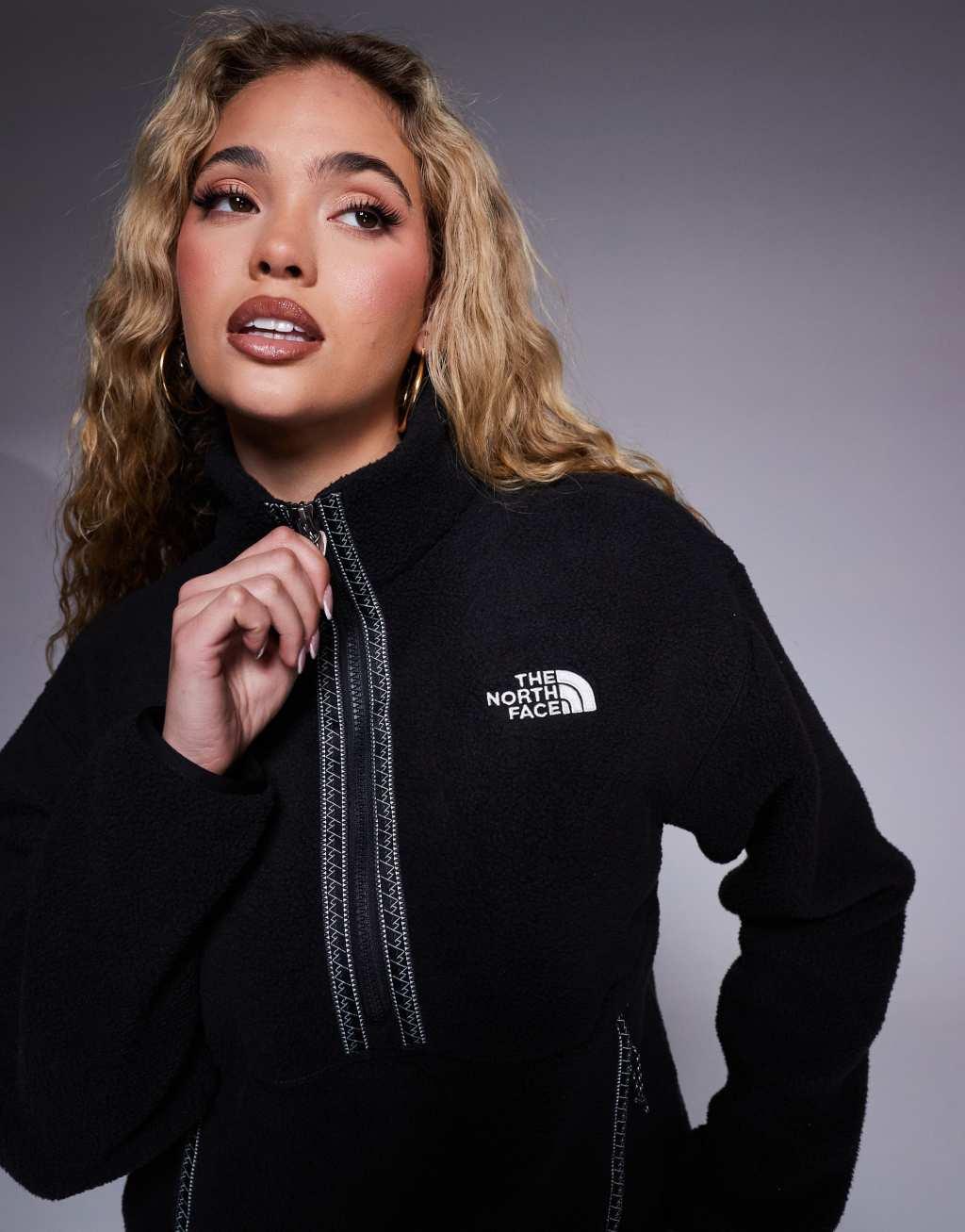 The North Face Fleeski Quarter Zip Pullover in black Product Image