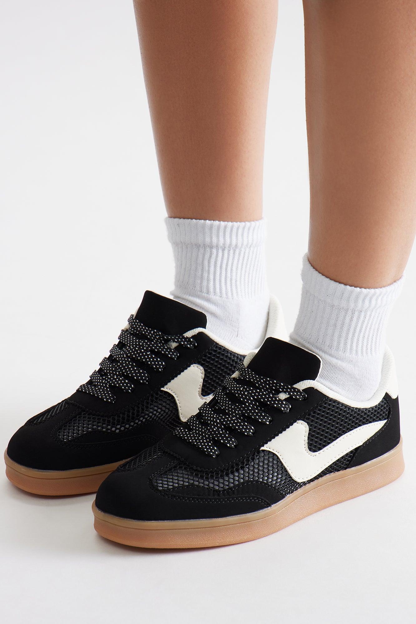 Wayne Low Top Sneakers - Black Product Image