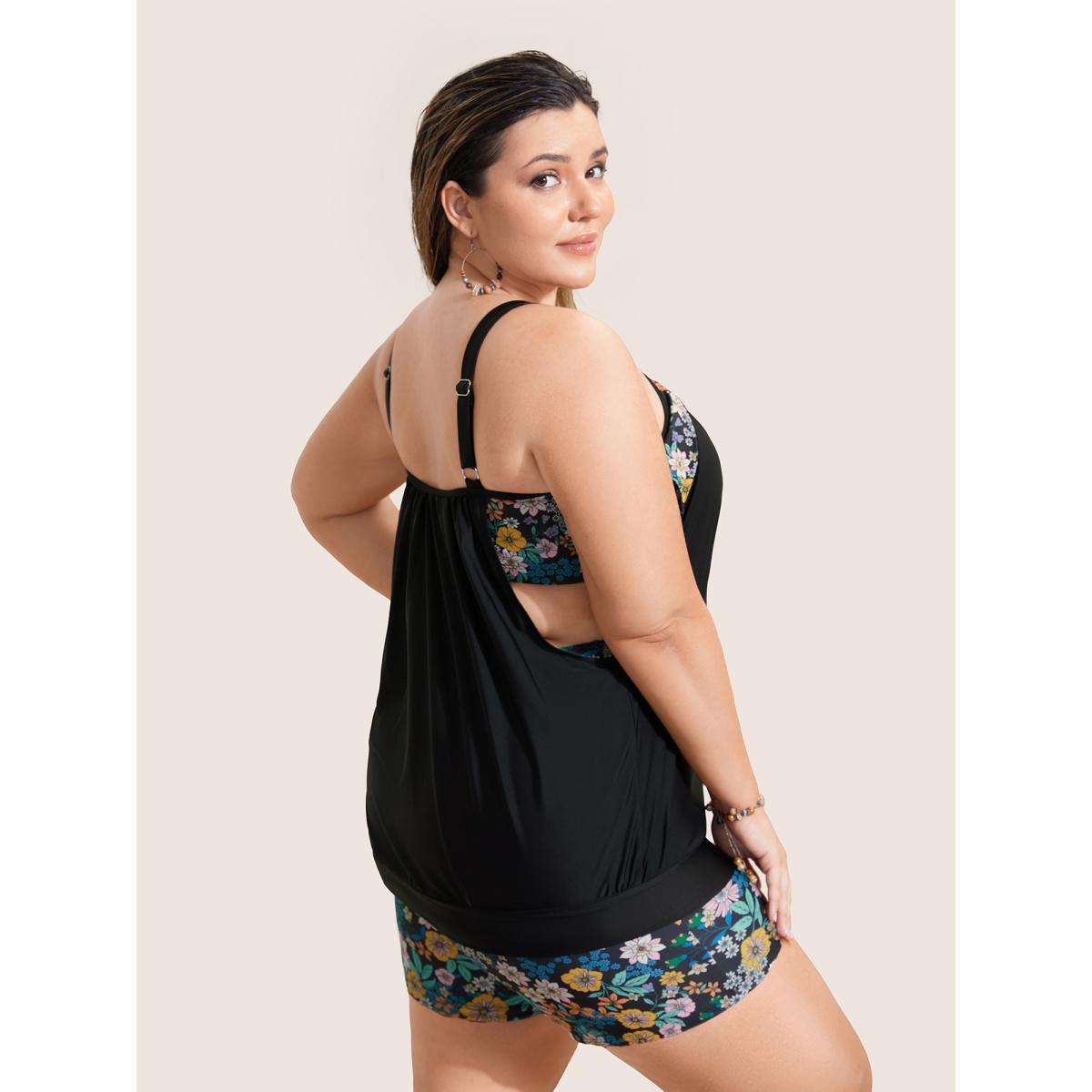 Plus Size U Neck Ditsy Floral Patchwork Gathered Swim Top Women's Swimwear Black Beach Gathered High stretch Bodycon U-neck Curve Swim Tops BloomChic 26/4X Product Image