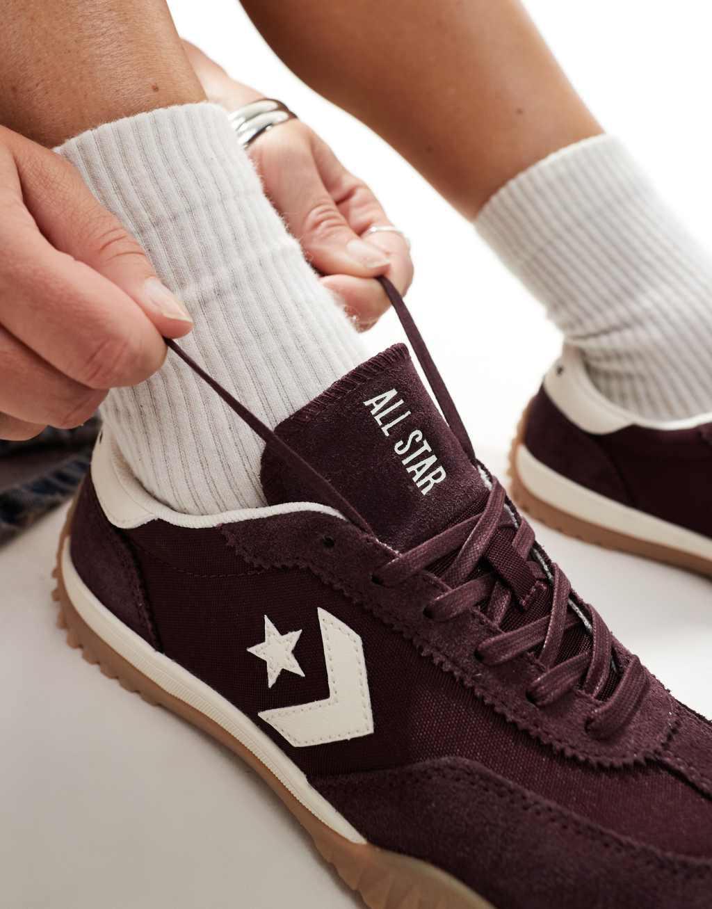 Converse Run Star sneakers in burgundy Product Image