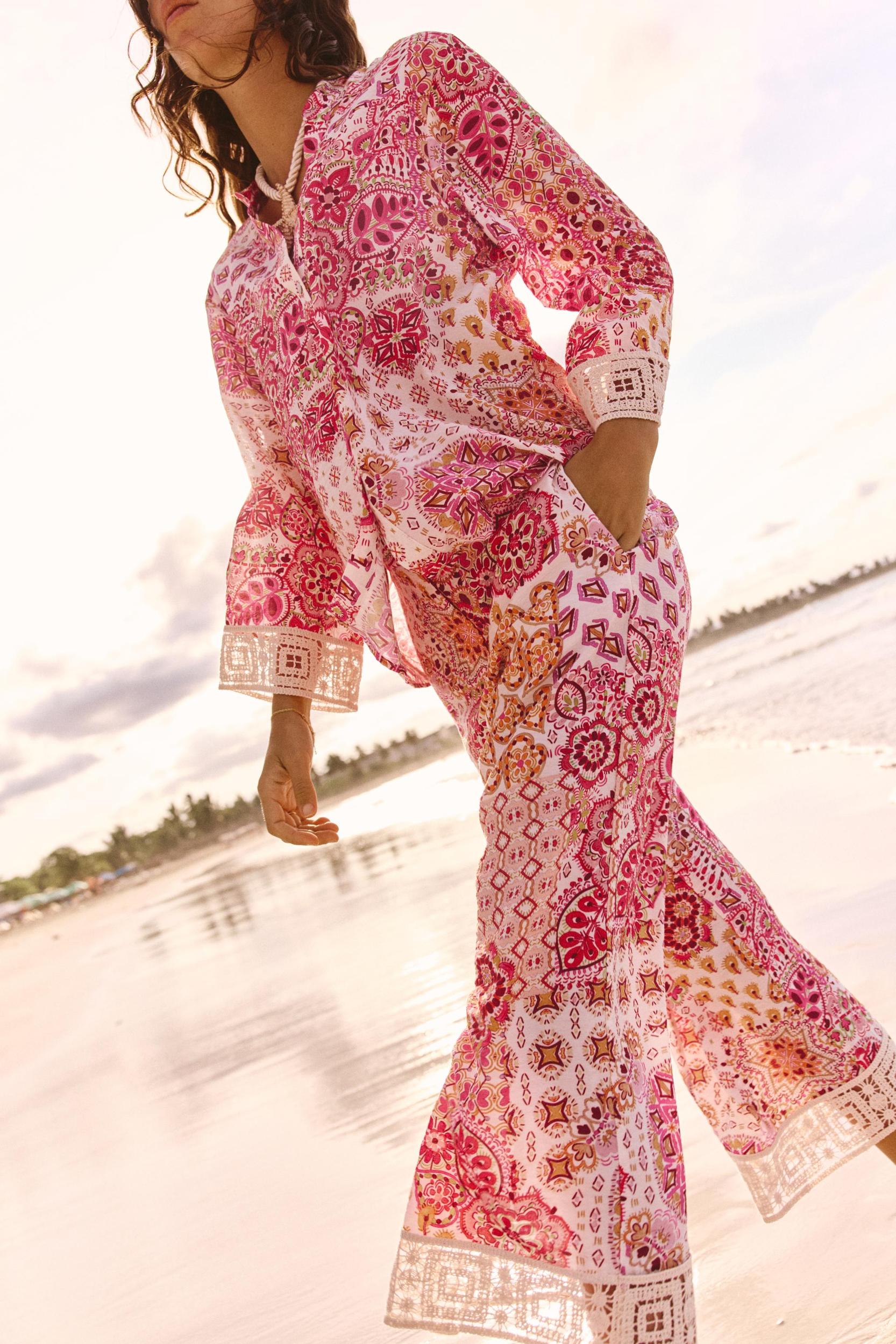 GUIPURE TRIM PRINTED PANTS Product Image