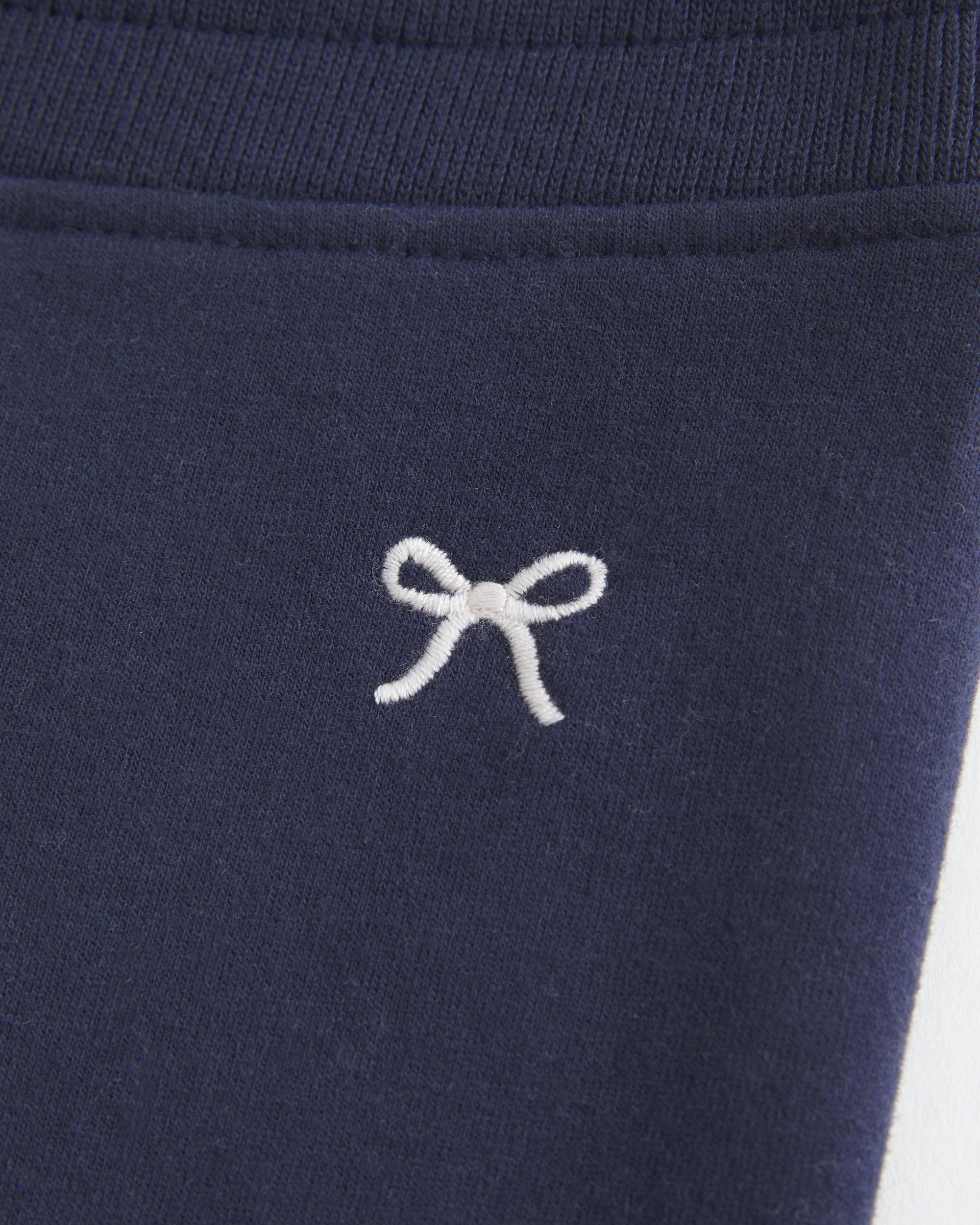 Bow Graphic Fleece Leggings Product Image
