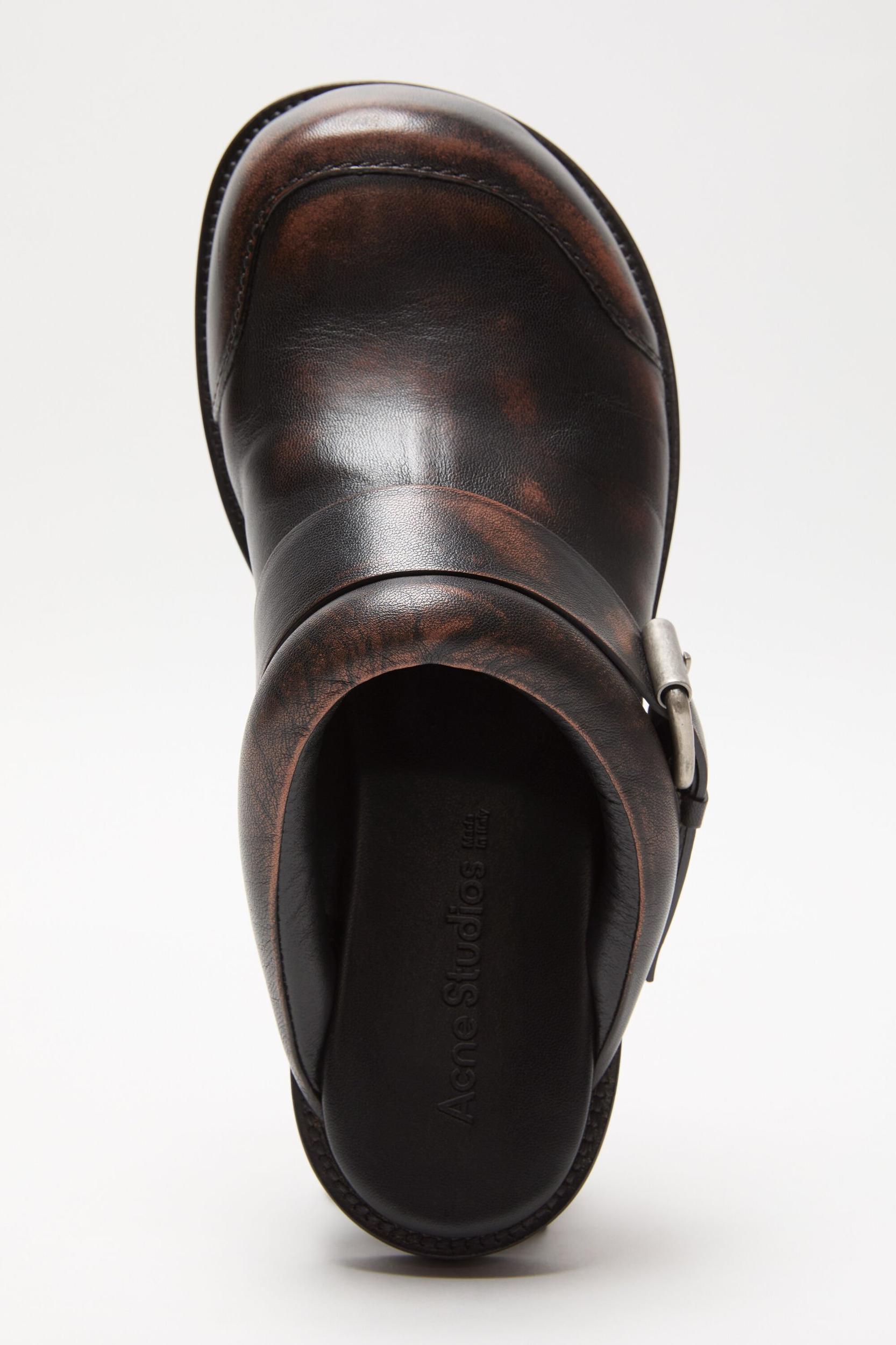 Leather buckle shoes Product Image