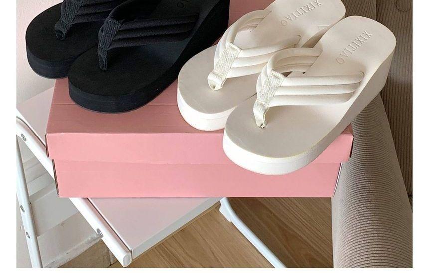 Wedge-Heel Plain Flip Flops Product Image
