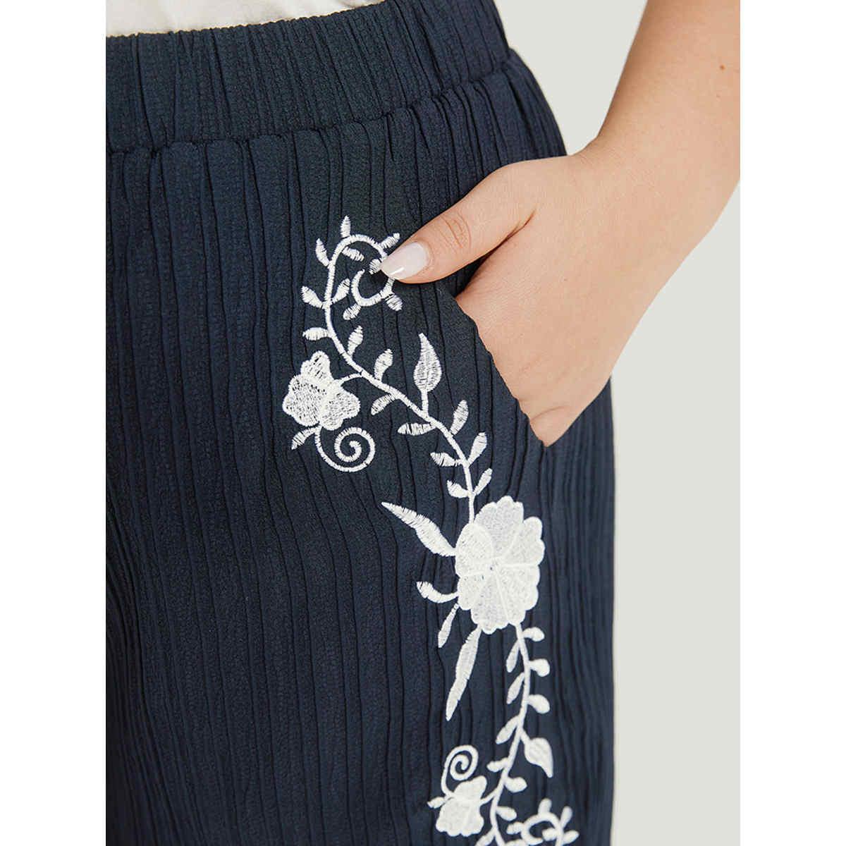 Plus Size Floral Embroidered Textured Stretchy Waist Shorts Women Midnight Casual Bodycon Casual Shorts BloomChic 18-20/2X Product Image