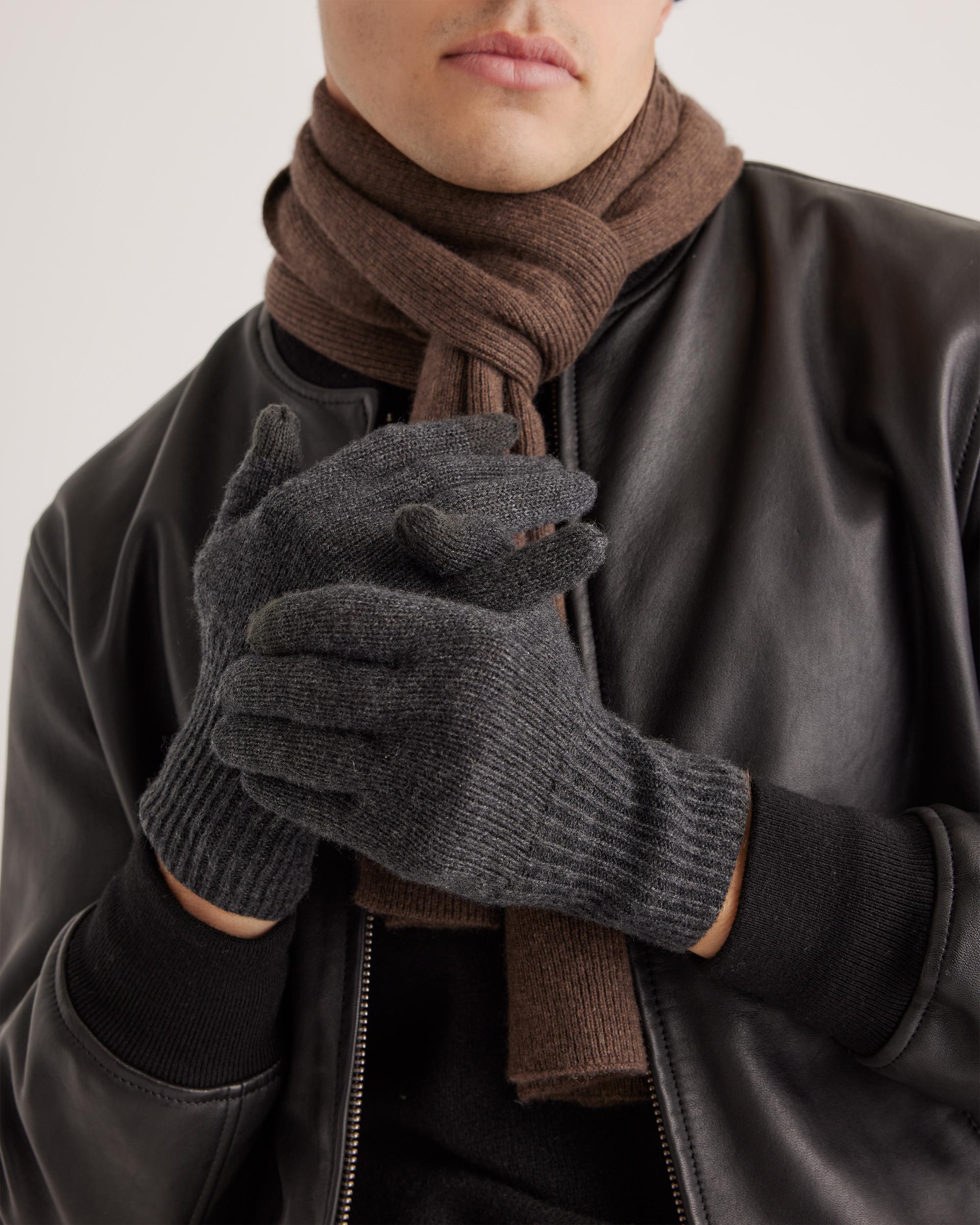 Quince | Women's Mongolian Cashmere Gloves Product Image