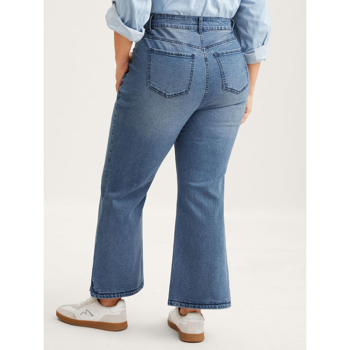 Plus Size Stretch Butt-Lifting Flare Jeans Women Denimblue Timeless High stretch Slanted pocket Jeans BloomChic 22/3X Product Image
