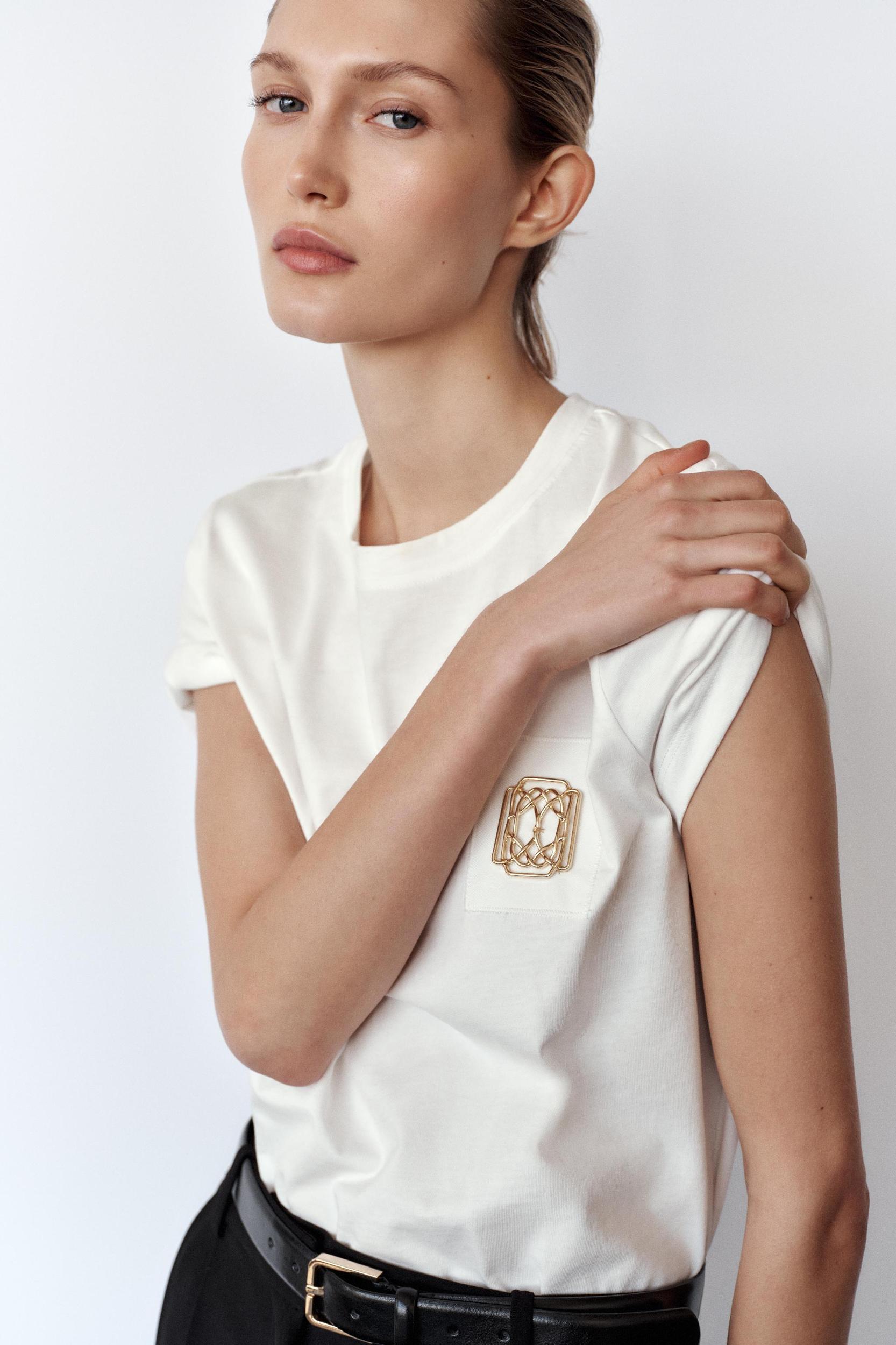 BROOCH T-SHIRT Product Image