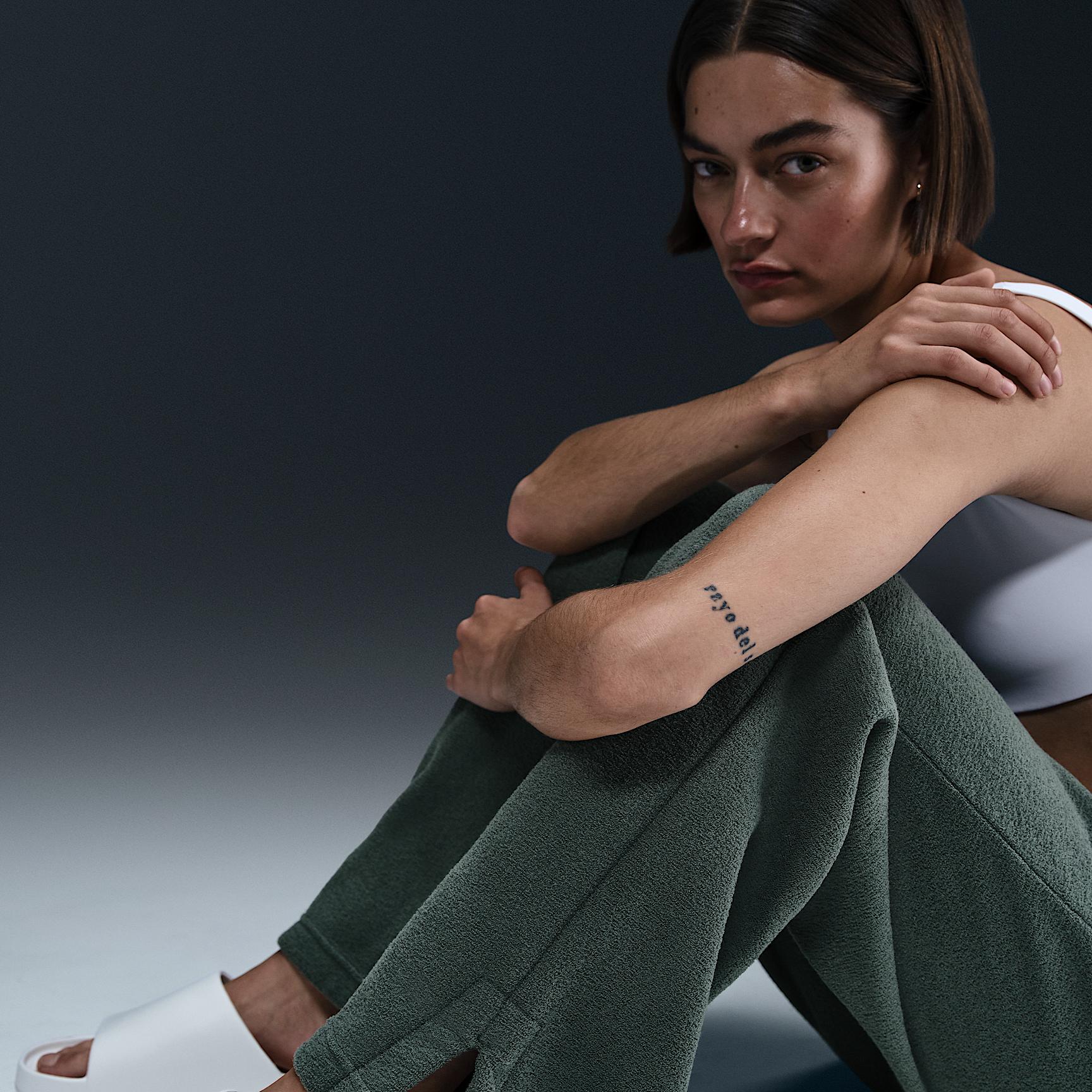 Nike Sportswear Phoenix Plush Women's High-Waisted Wide-Leg Cozy Fleece Pants Product Image