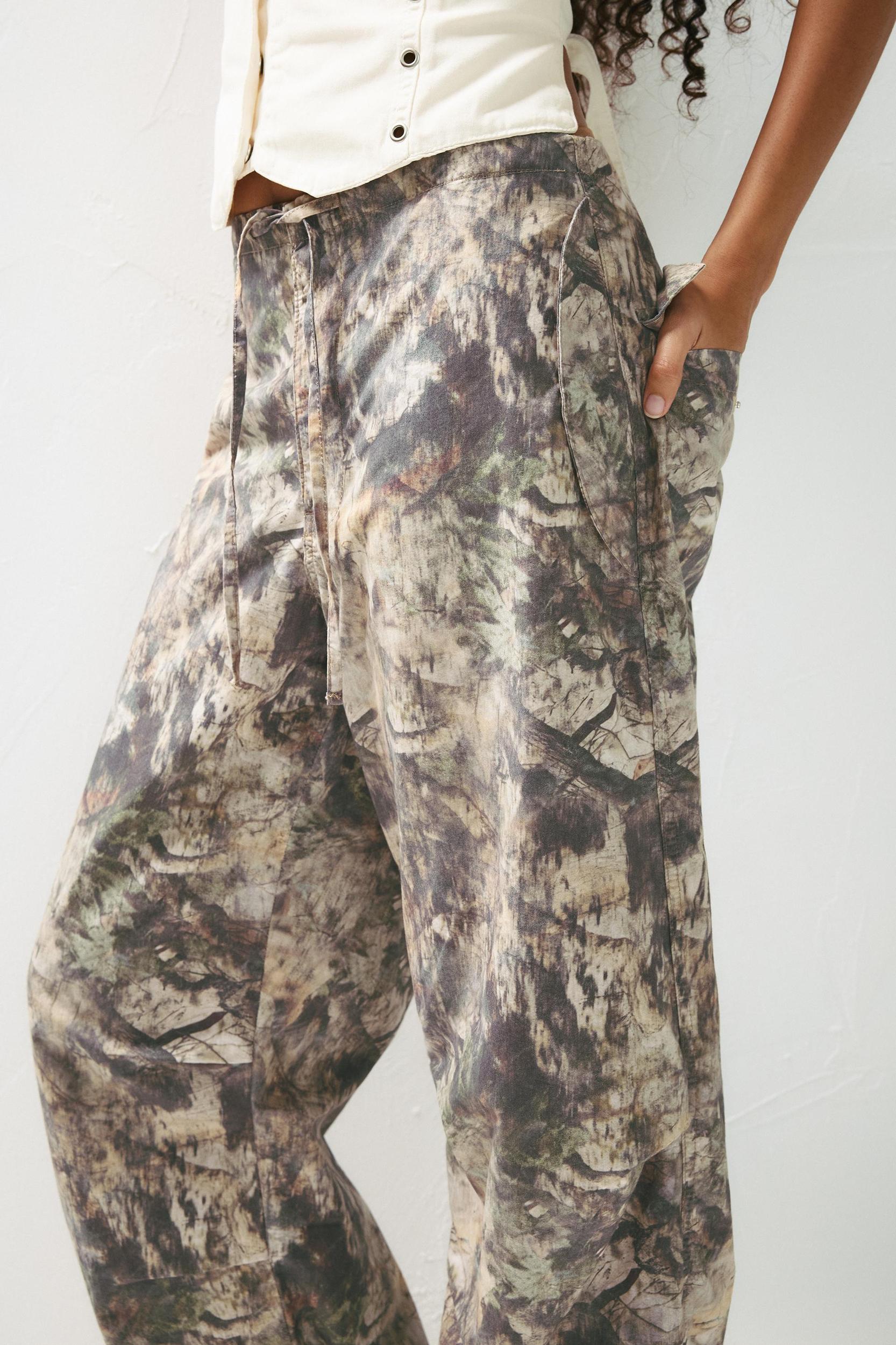 Leaf print parachute trousers Product Image