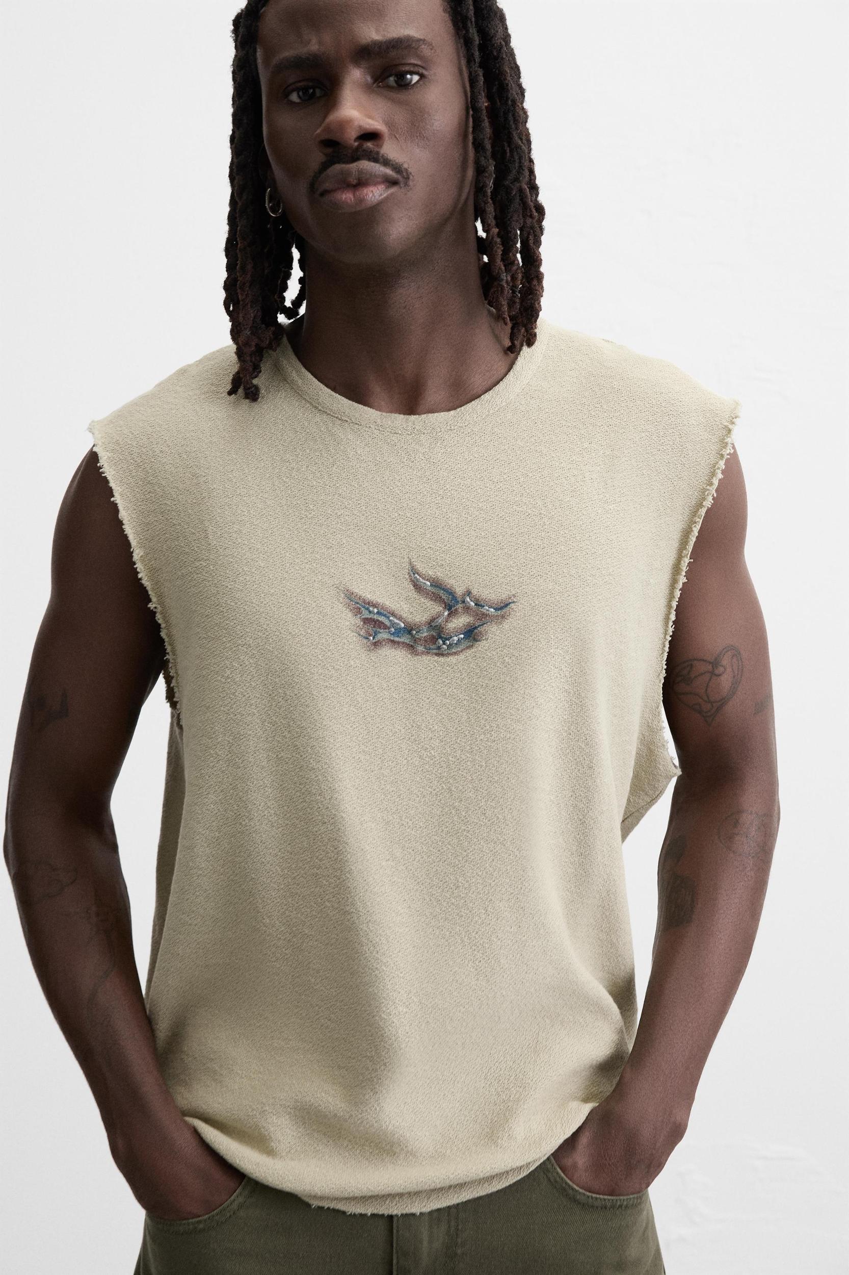 TEXTURED PRINT KNIT T-SHIRT Product Image