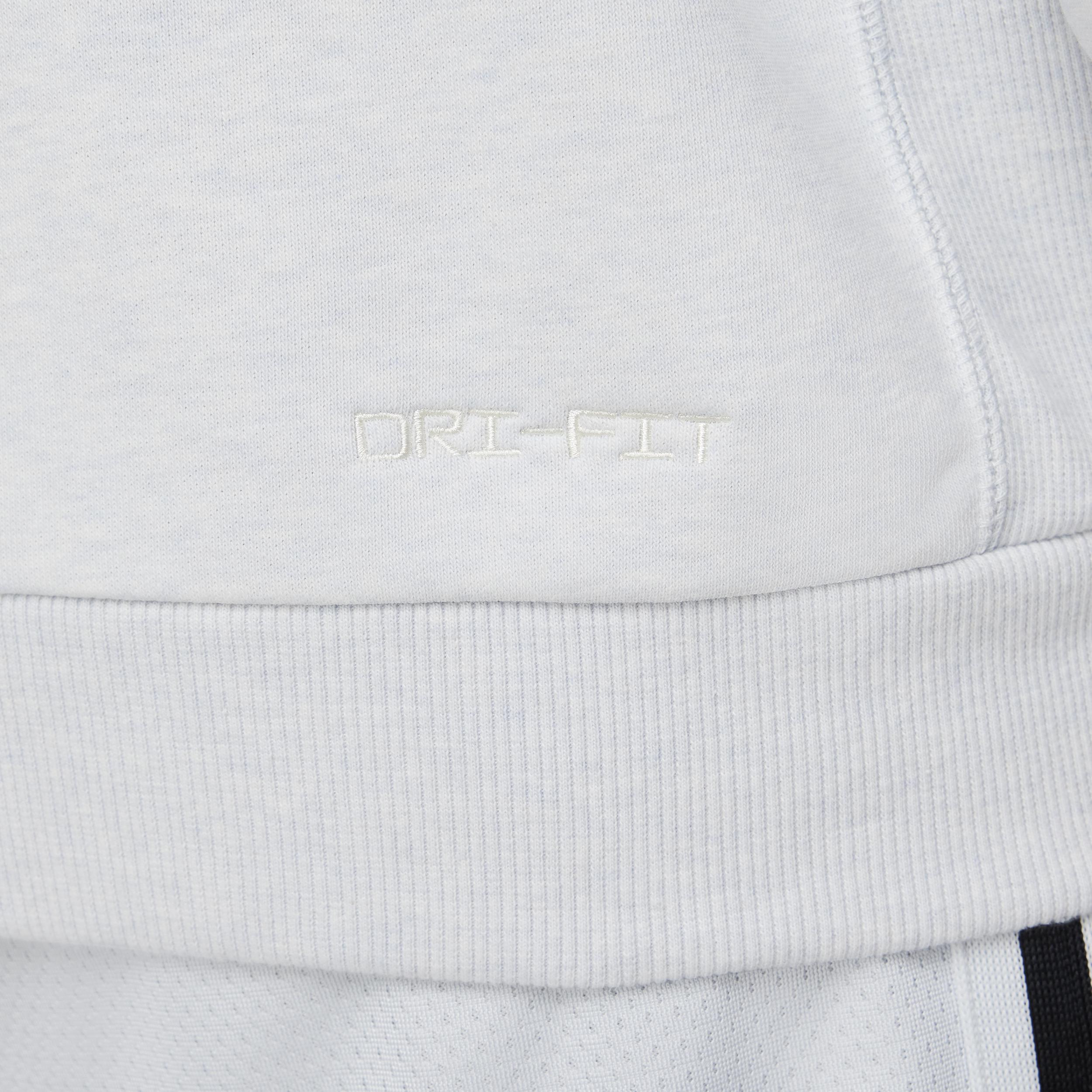 Nike Men's Standard Issue Dri-FIT Basketball Crew-Neck Sweatshirt Product Image