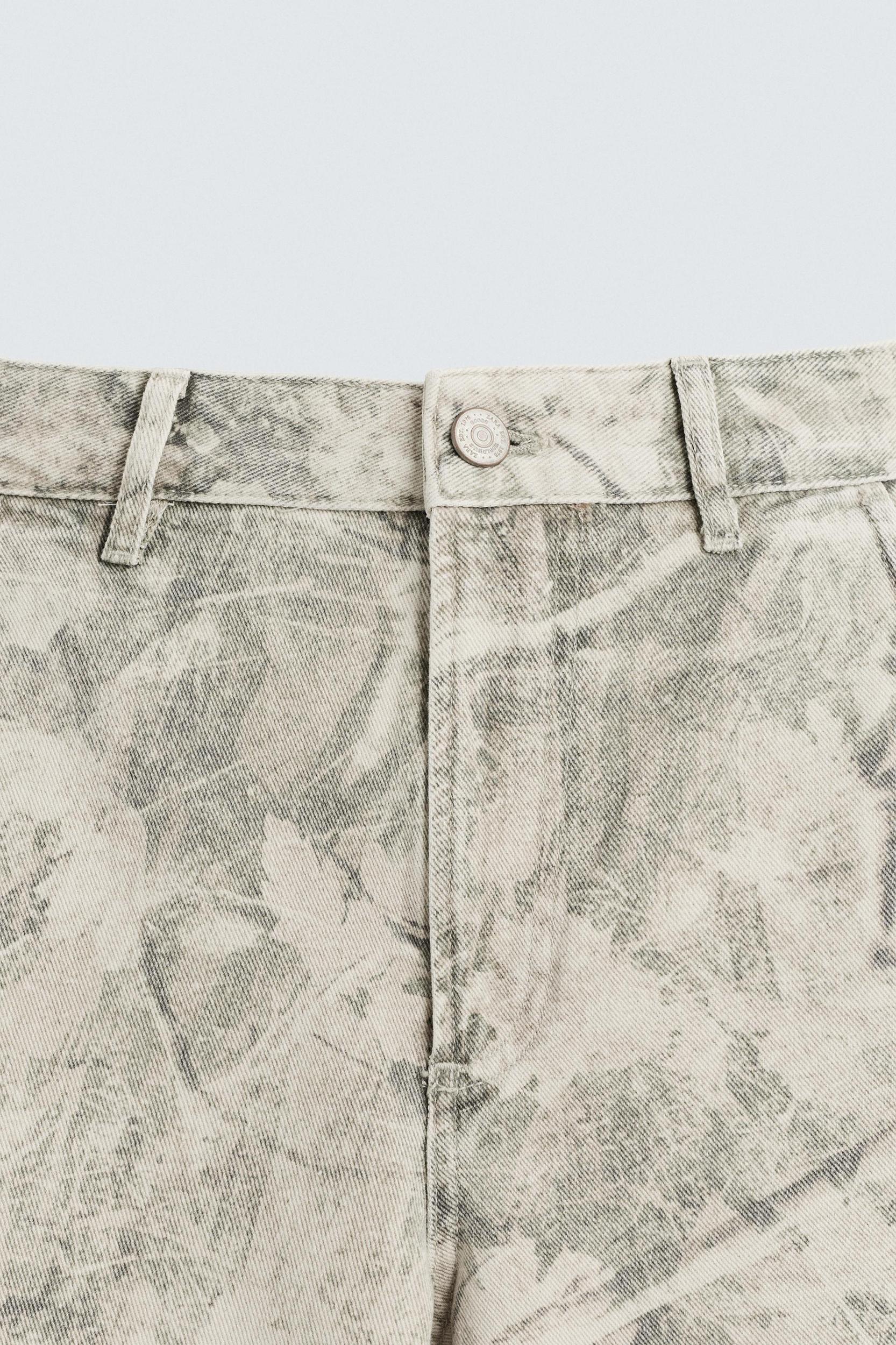 ABSTRACT PRINT RELAXED FIT BERMUDA SHORTS Product Image
