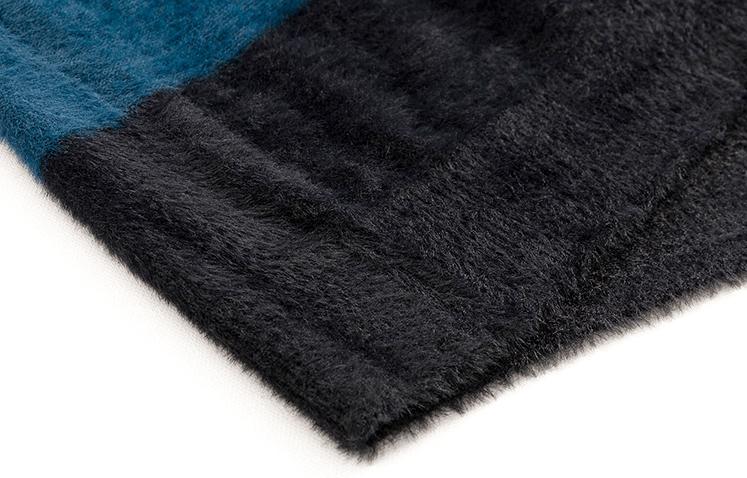 RT No. 3404 BLUE STRIPED KNITTED SWEATER Product Image