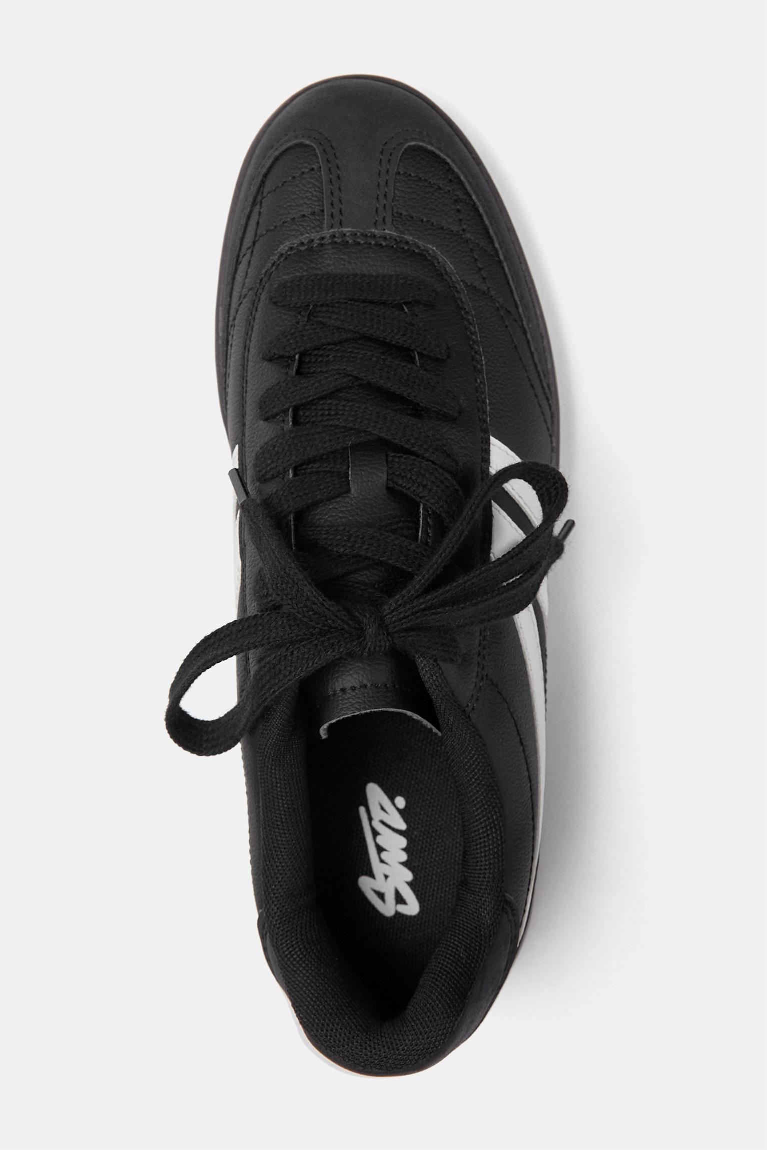 Retro sneakers Product Image