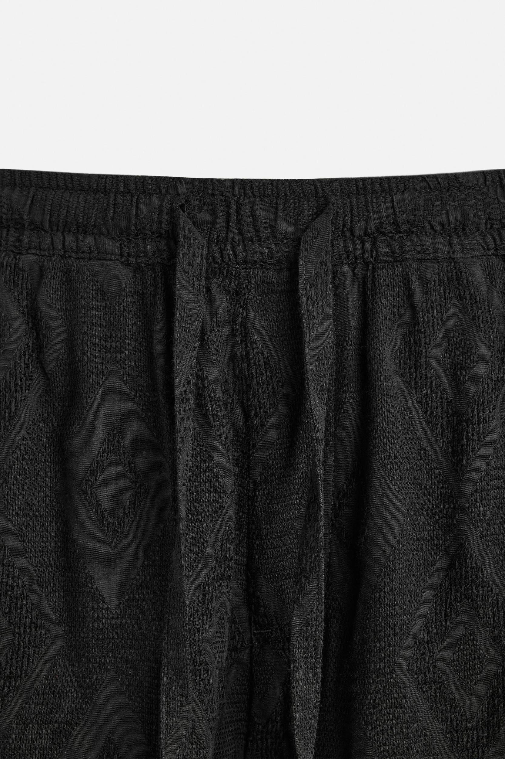 GEOMETRIC JACQUARD SHORTS Product Image