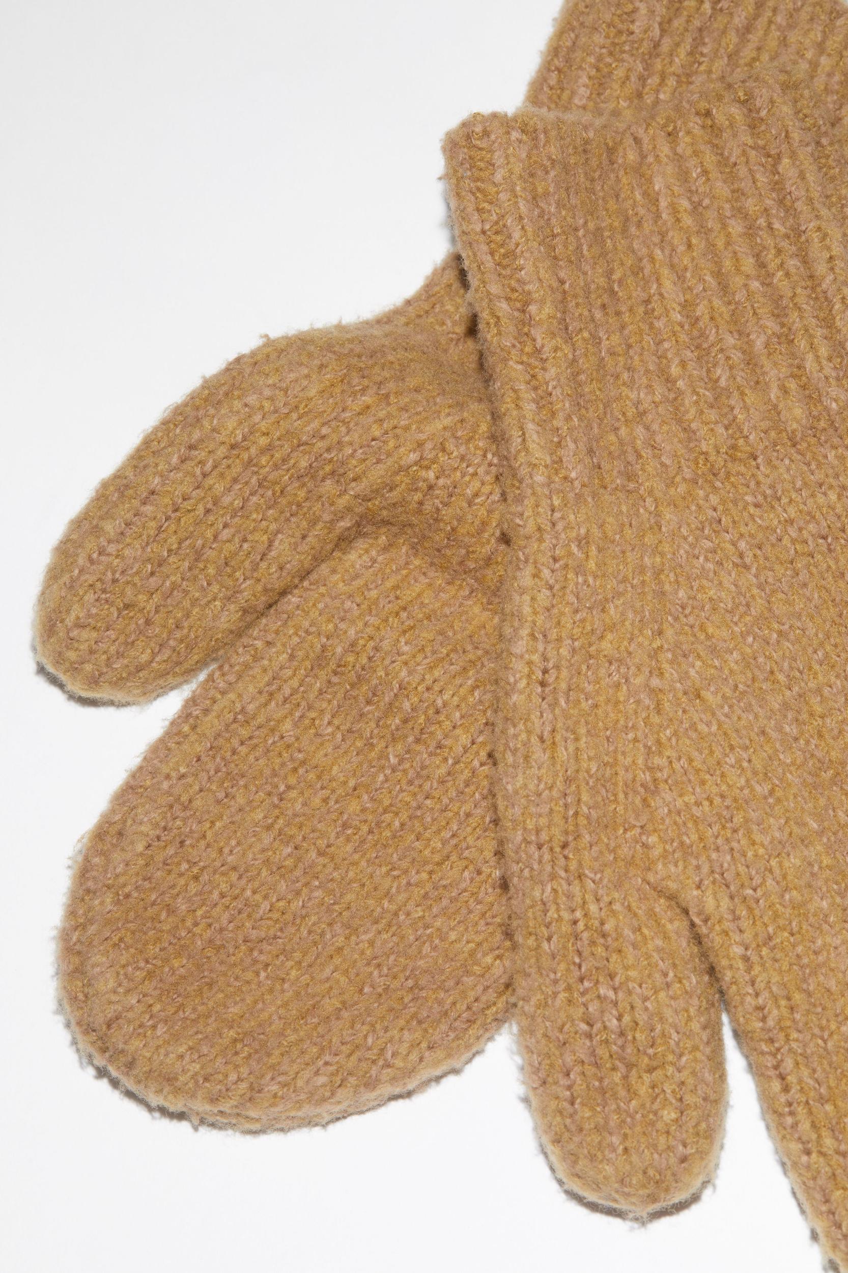 Wool blend mittens Product Image