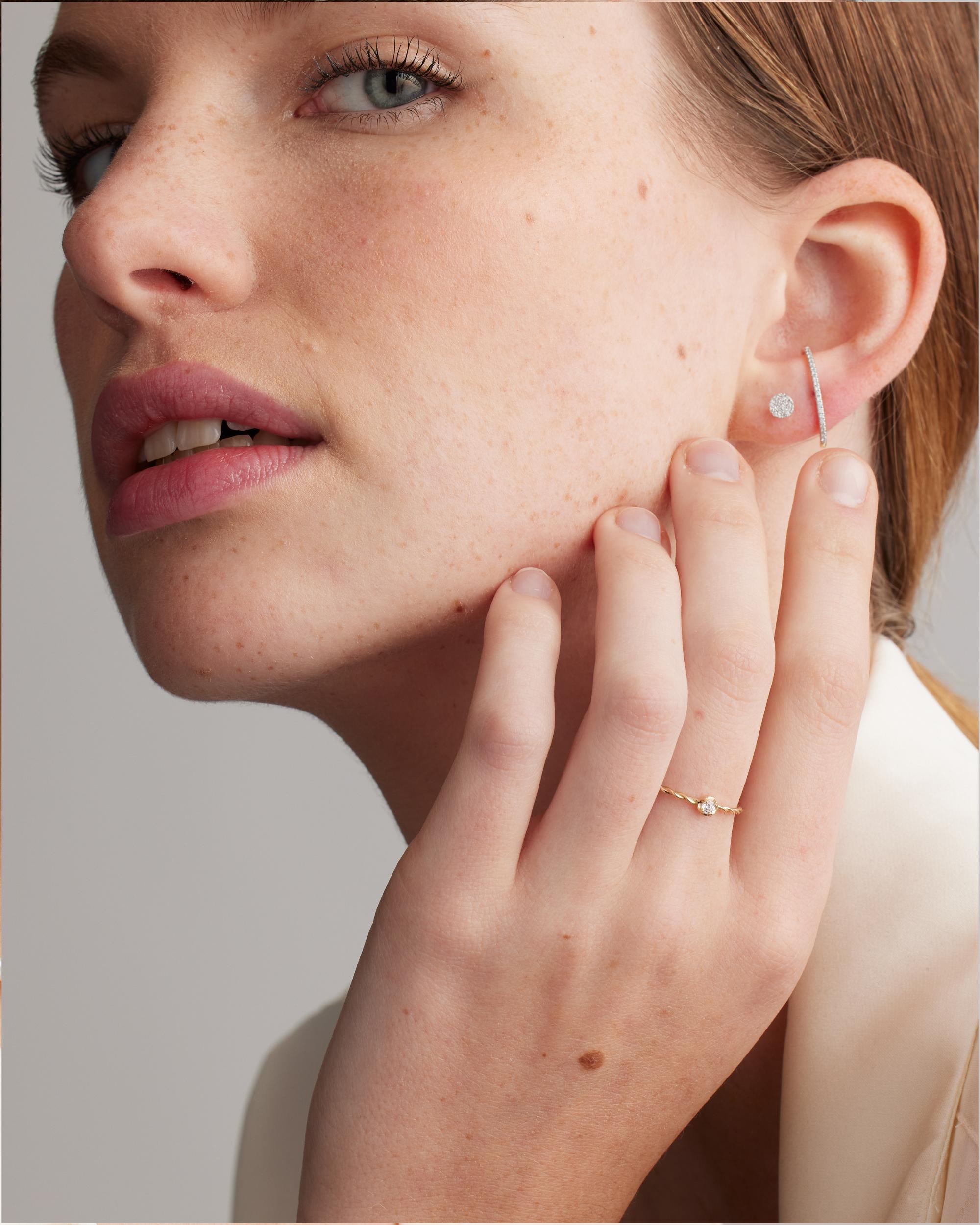 Quince | Women's 14K Gold Solo Diamond Twist Ring Product Image